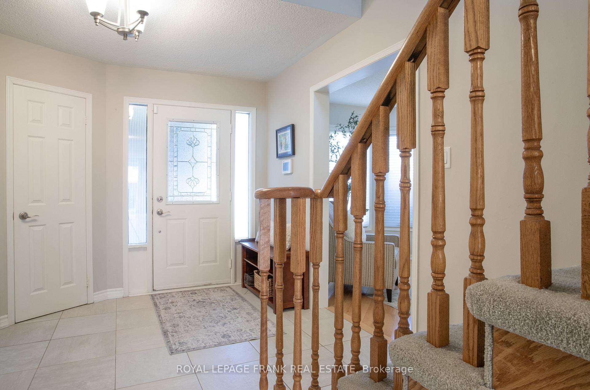 Photo 4 of 39 Winterberry Drive, Whitby, Rolling Acres — HOMEH