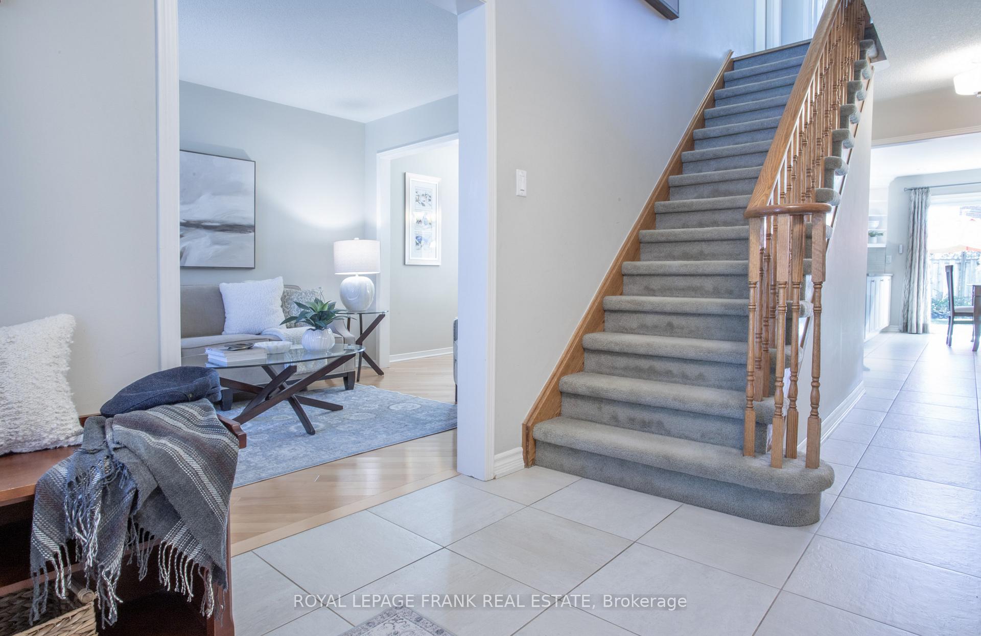 Photo 5 of 39 Winterberry Drive, Whitby, Rolling Acres — HOMEH