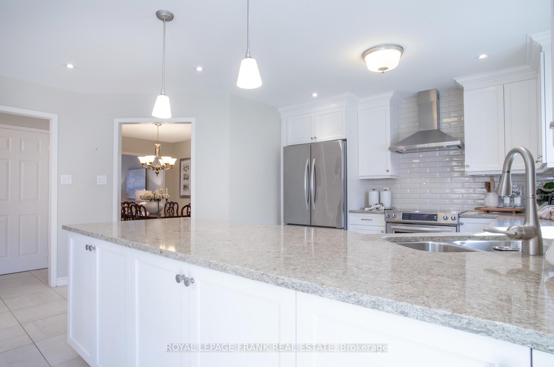 Photo 12 of 39 Winterberry Drive, Whitby, Rolling Acres — HOMEH