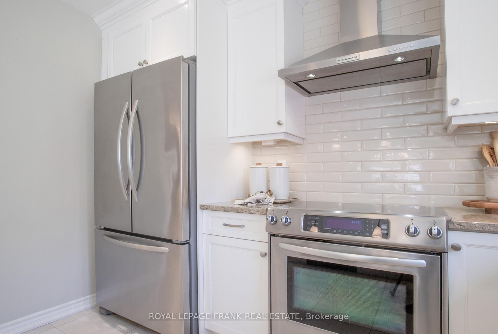 Photo 14 of 39 Winterberry Drive, Whitby, Rolling Acres — HOMEH