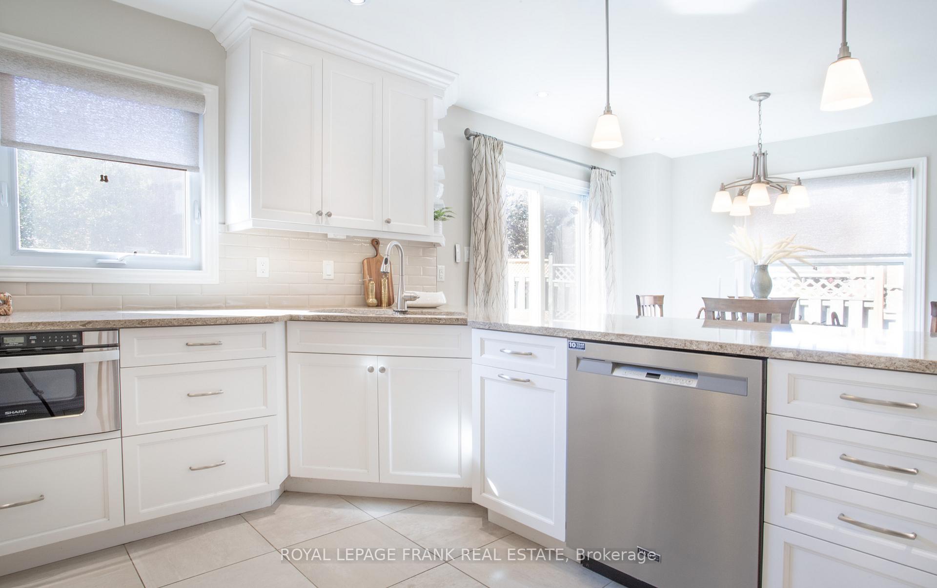 Photo 15 of 39 Winterberry Drive, Whitby, Rolling Acres — HOMEH