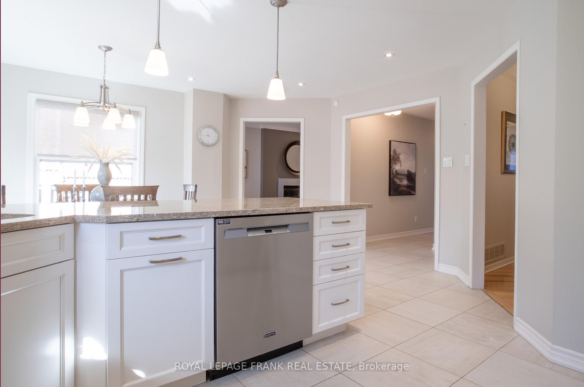 Photo 16 of 39 Winterberry Drive, Whitby, Rolling Acres — HOMEH