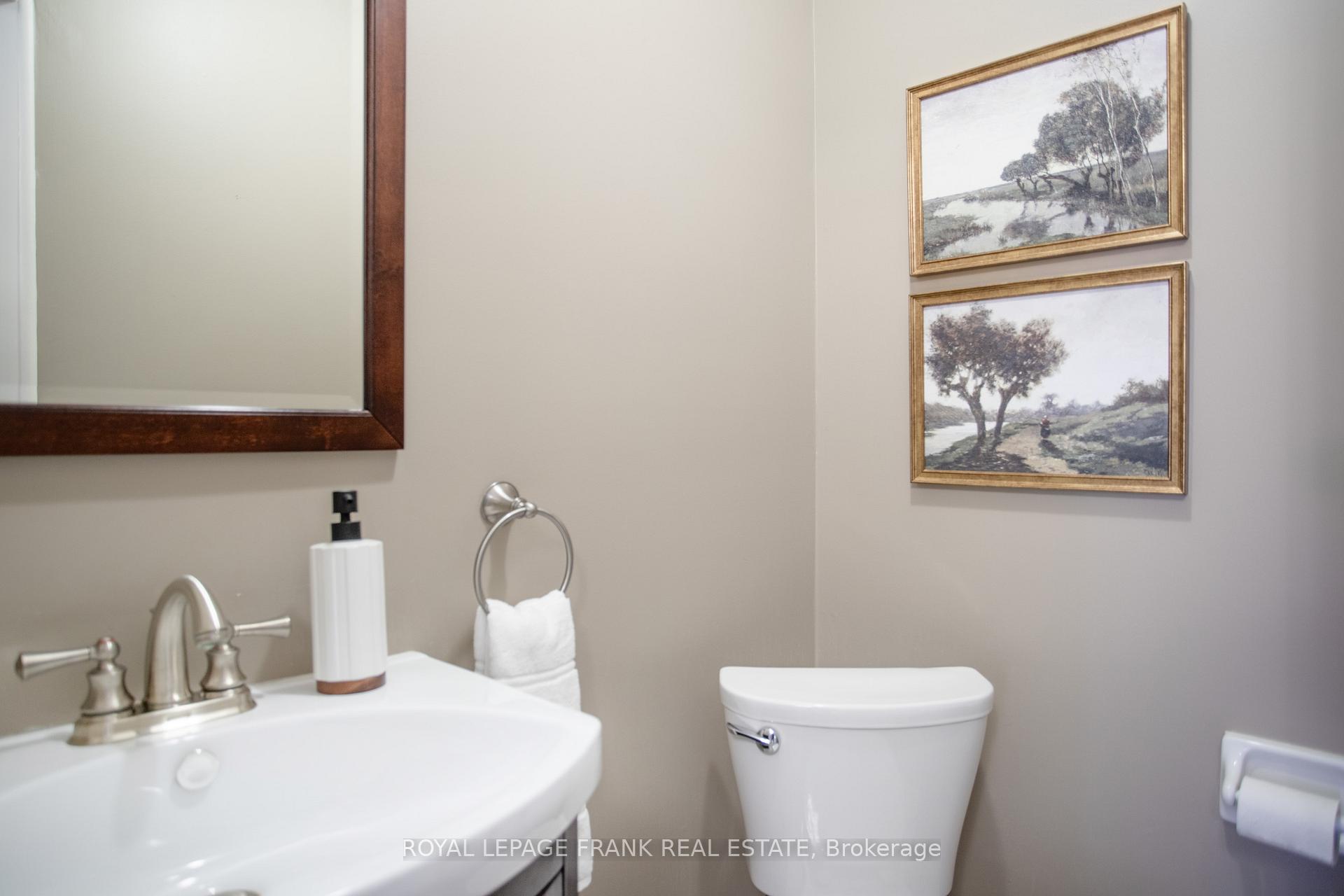 Photo 21 of 39 Winterberry Drive, Whitby, Rolling Acres — HOMEH