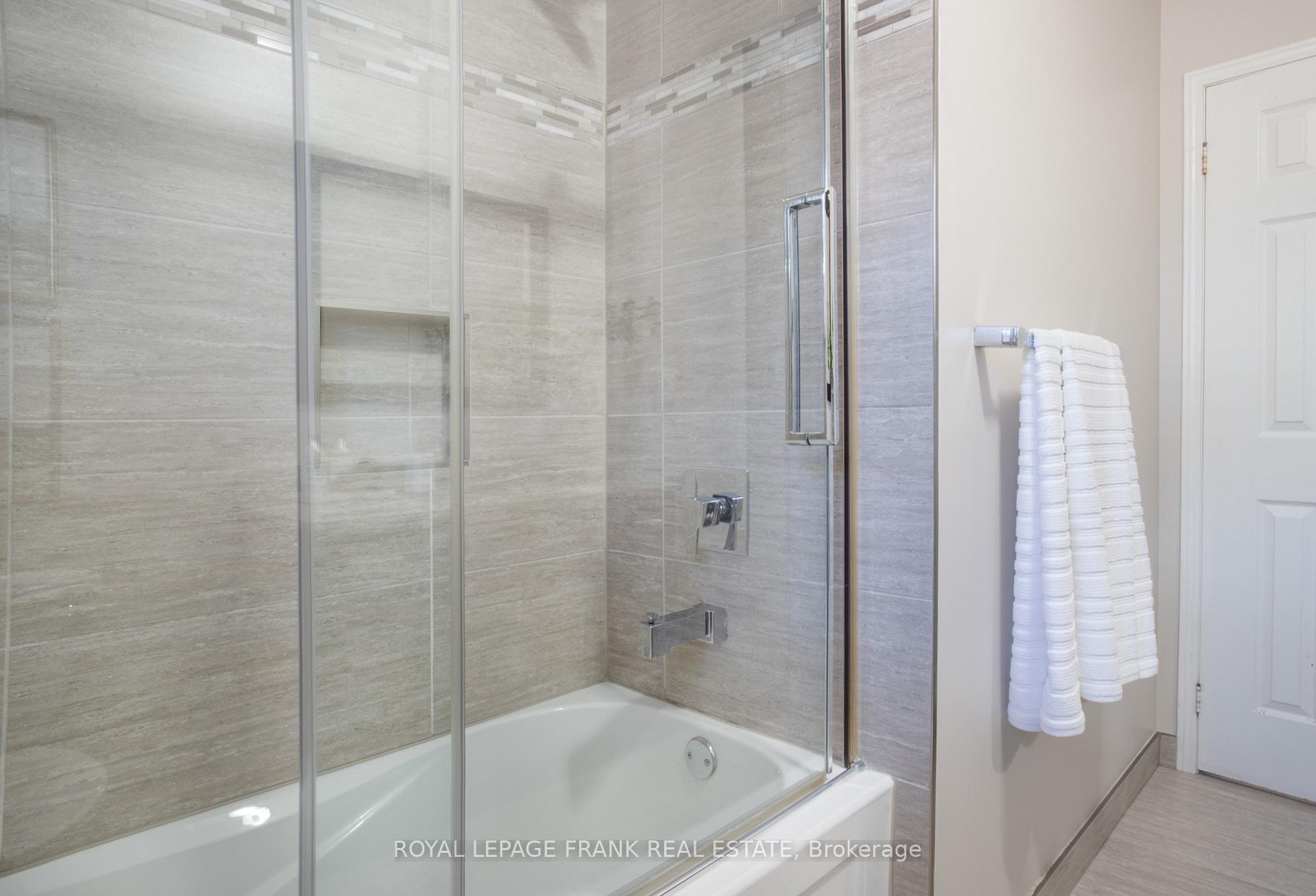 Photo 33 of 39 Winterberry Drive, Whitby, Rolling Acres — HOMEH