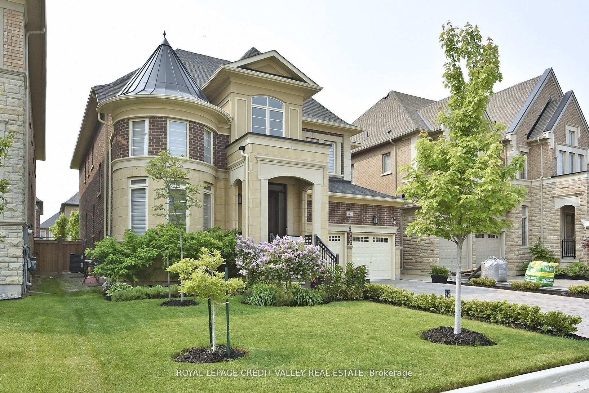 Photo 2 of 47 Nave Street, Vaughan, Kleinburg — HOMEH