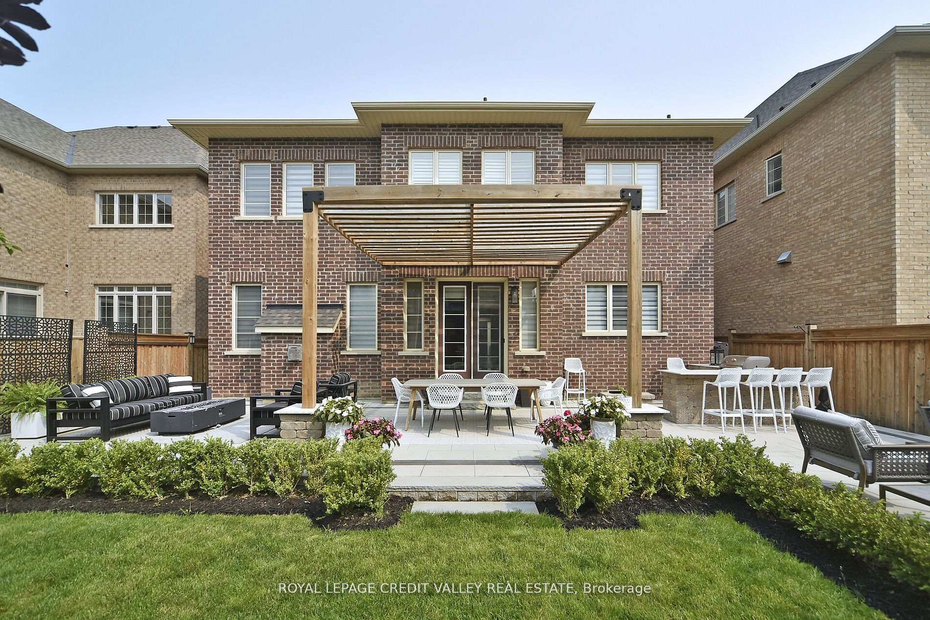 Photo 3 of 47 Nave Street, Vaughan, Kleinburg — HOMEH