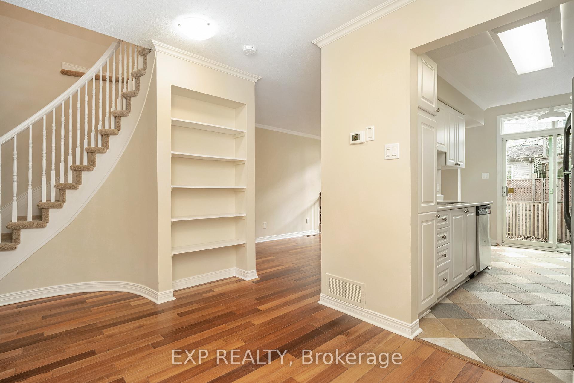 Photo 3 of 114 Corsica Private, Ottawa, Riverview Park — HOMEH
