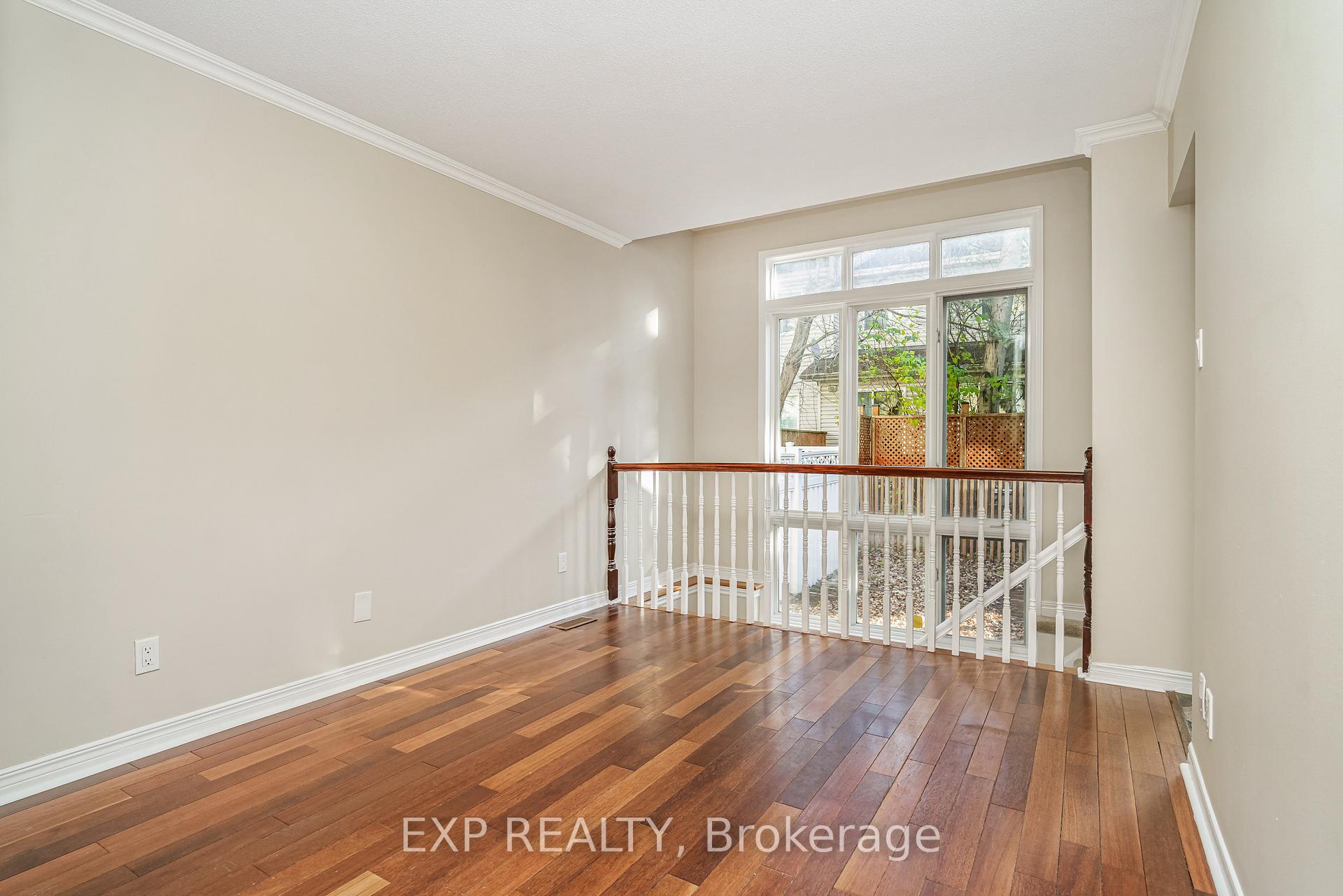 Photo 4 of 114 Corsica Private, Ottawa, Riverview Park — HOMEH