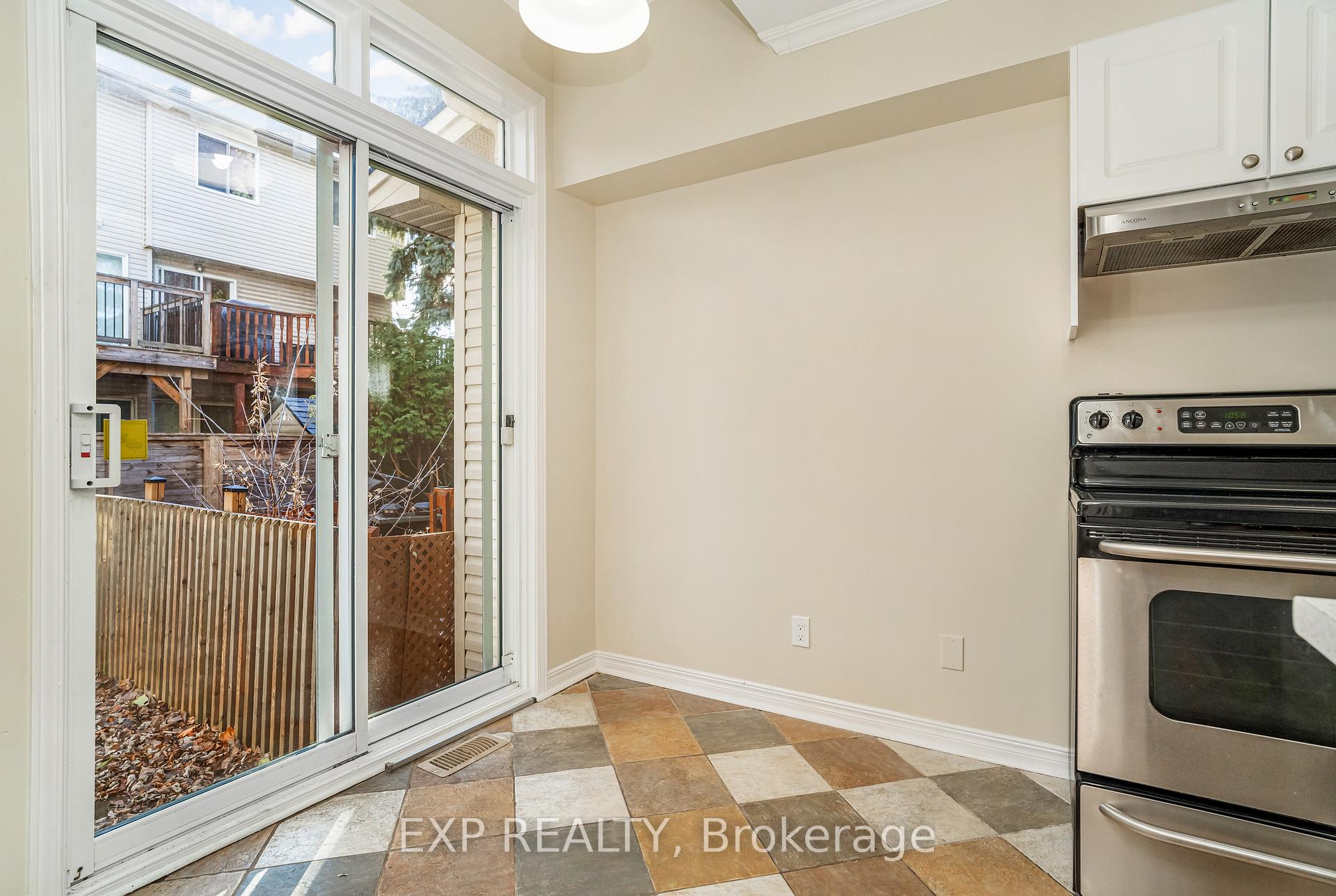 Photo 7 of 114 Corsica Private, Ottawa, Riverview Park — HOMEH