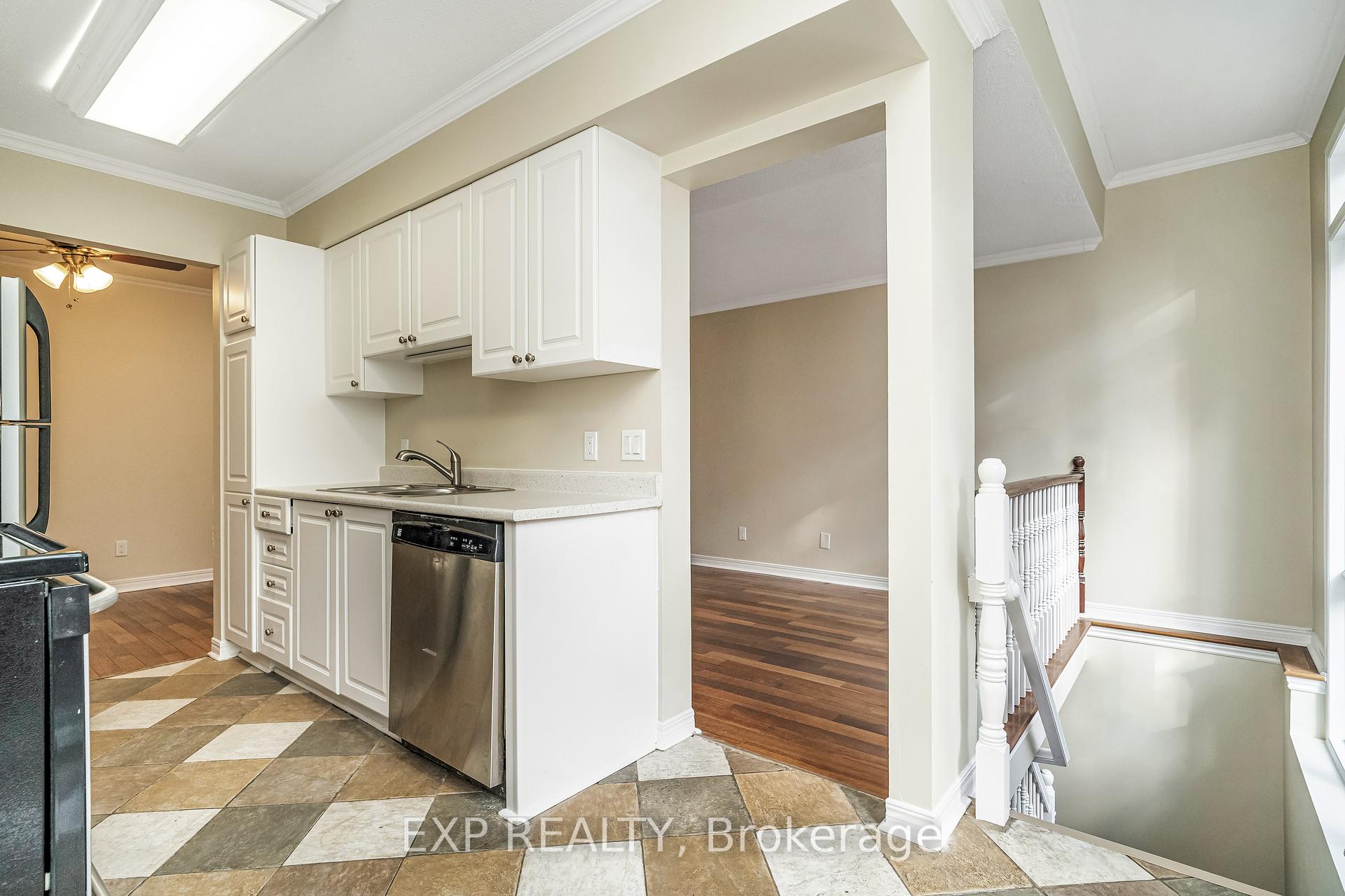 Photo 10 of 114 Corsica Private, Ottawa, Riverview Park — HOMEH