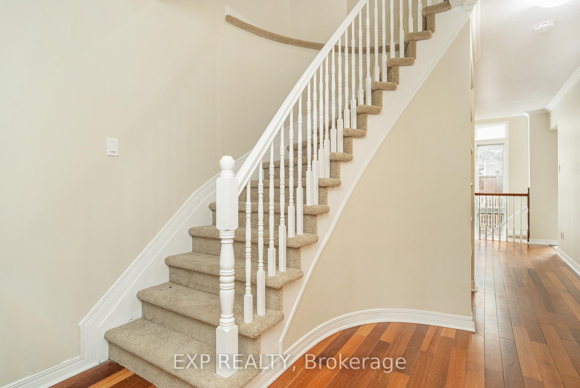 Photo 11 of 114 Corsica Private, Ottawa, Riverview Park — HOMEH