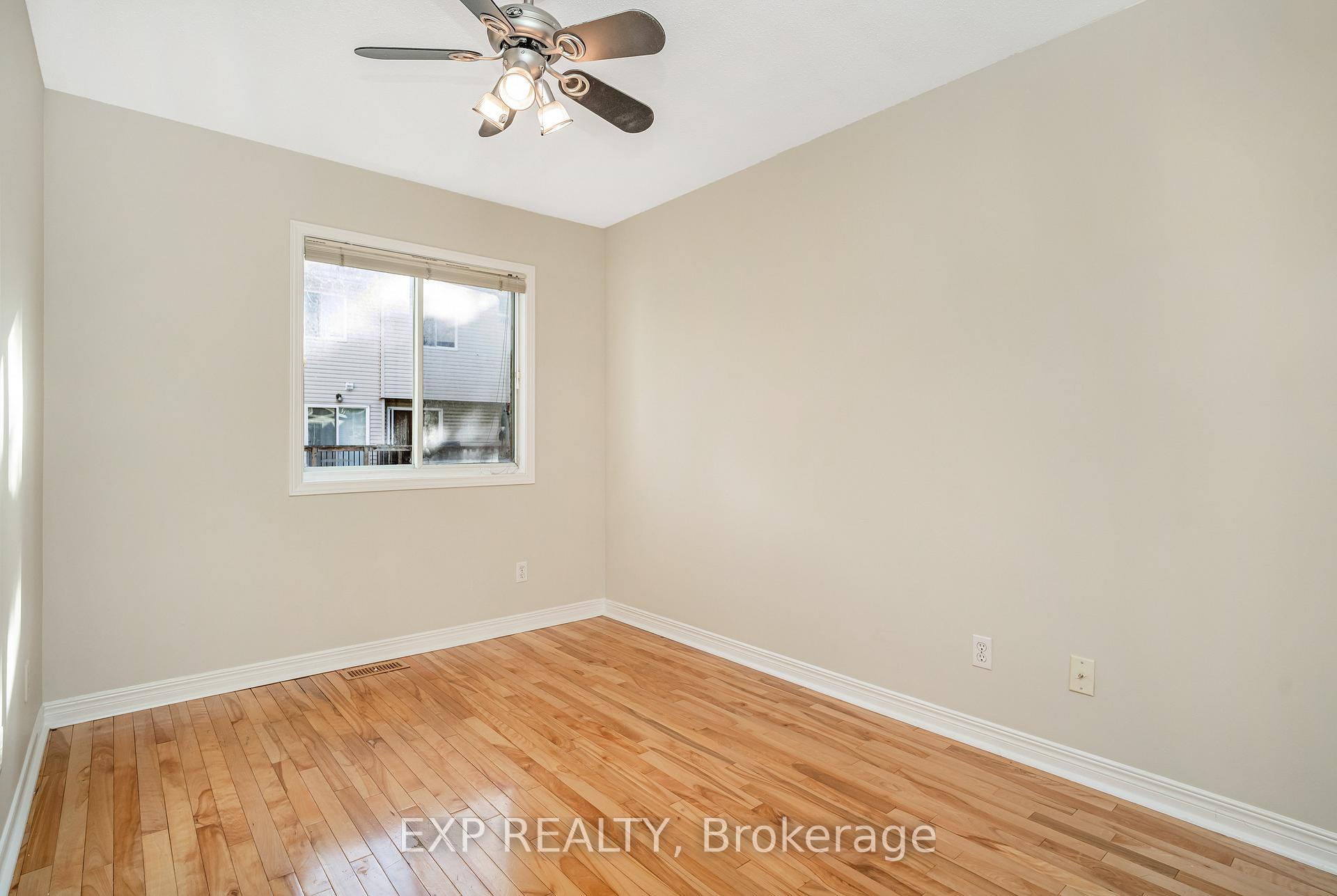 Photo 16 of 114 Corsica Private, Ottawa, Riverview Park — HOMEH