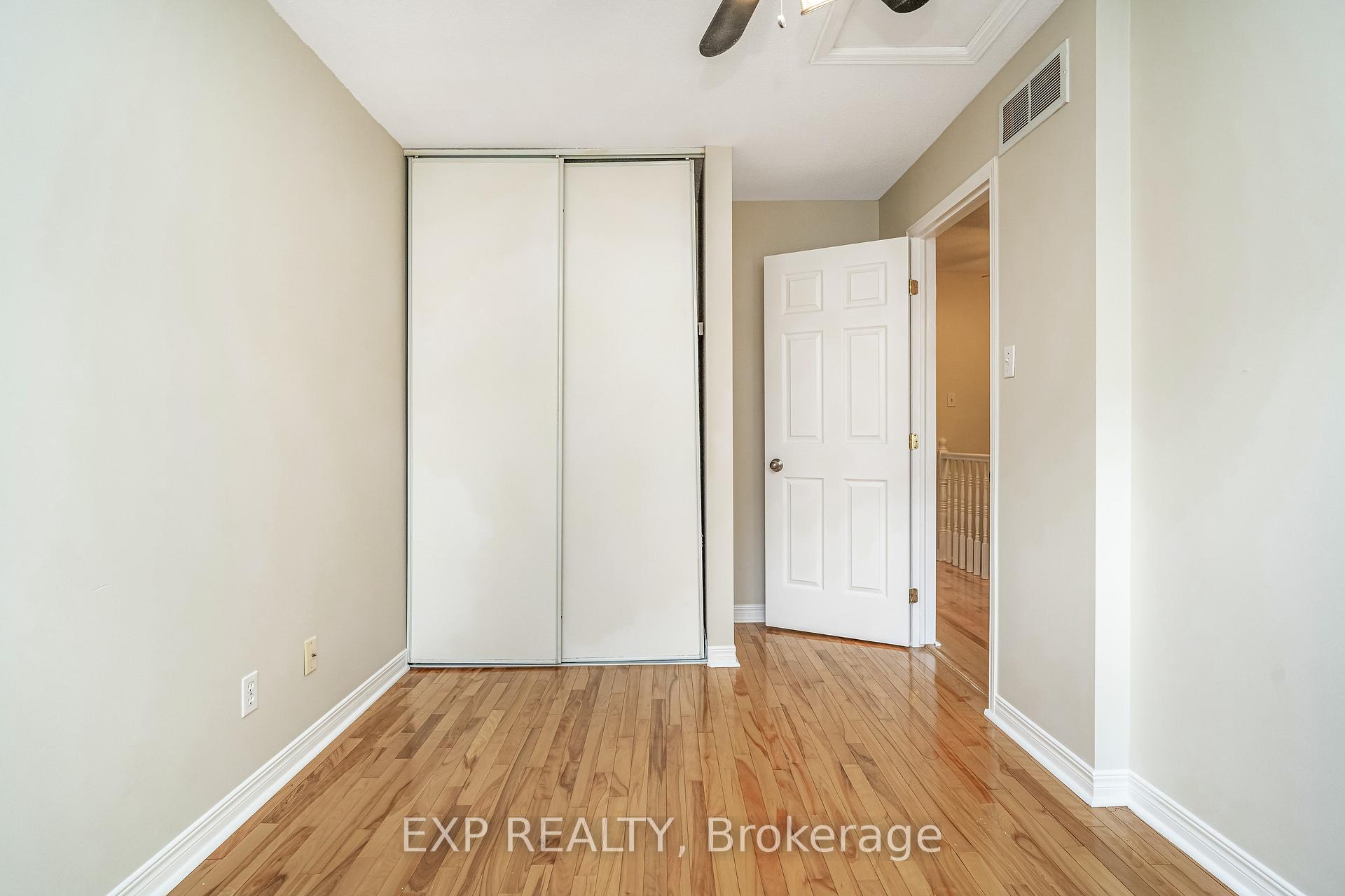 Photo 17 of 114 Corsica Private, Ottawa, Riverview Park — HOMEH