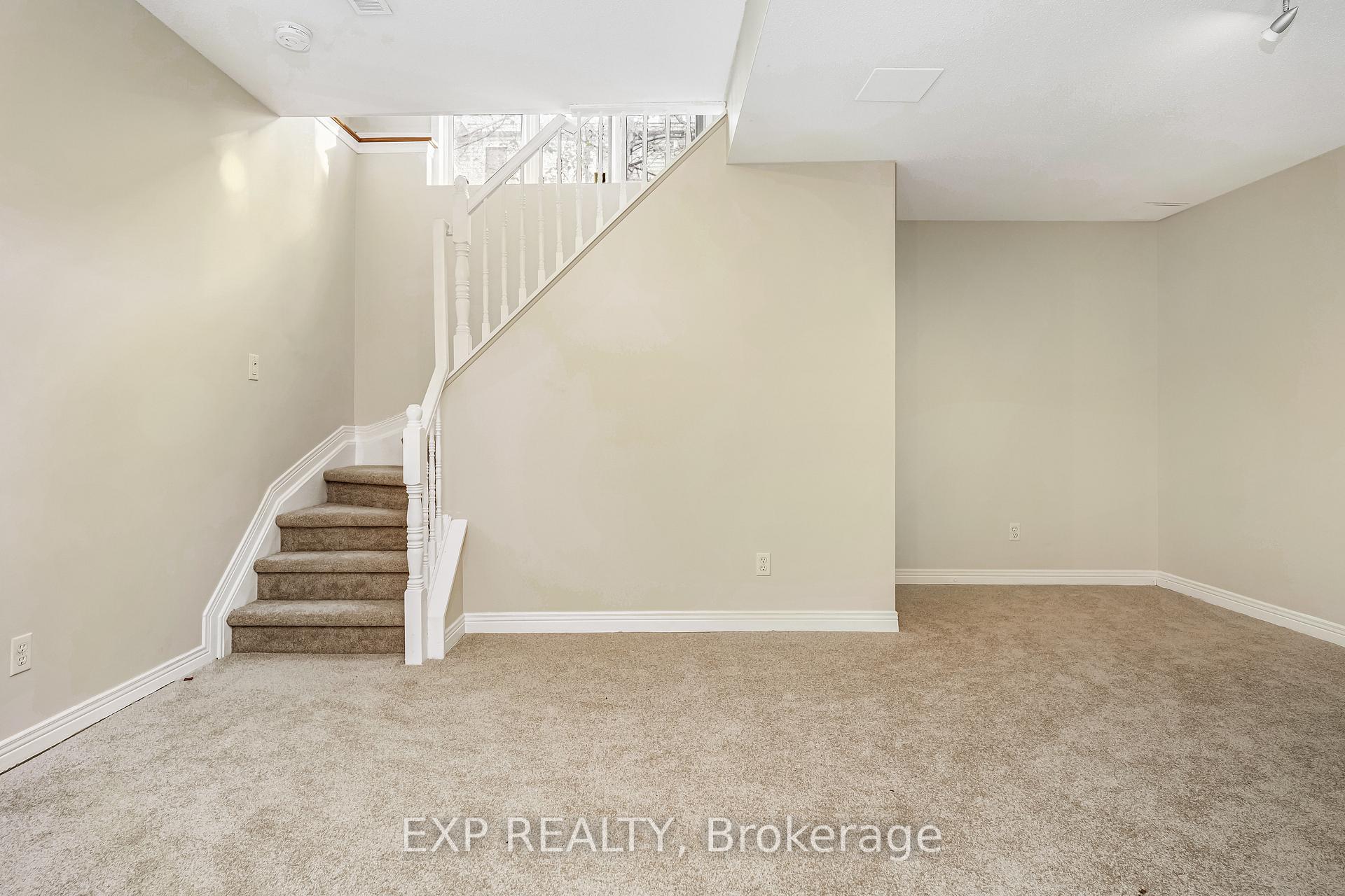Photo 19 of 114 Corsica Private, Ottawa, Riverview Park — HOMEH