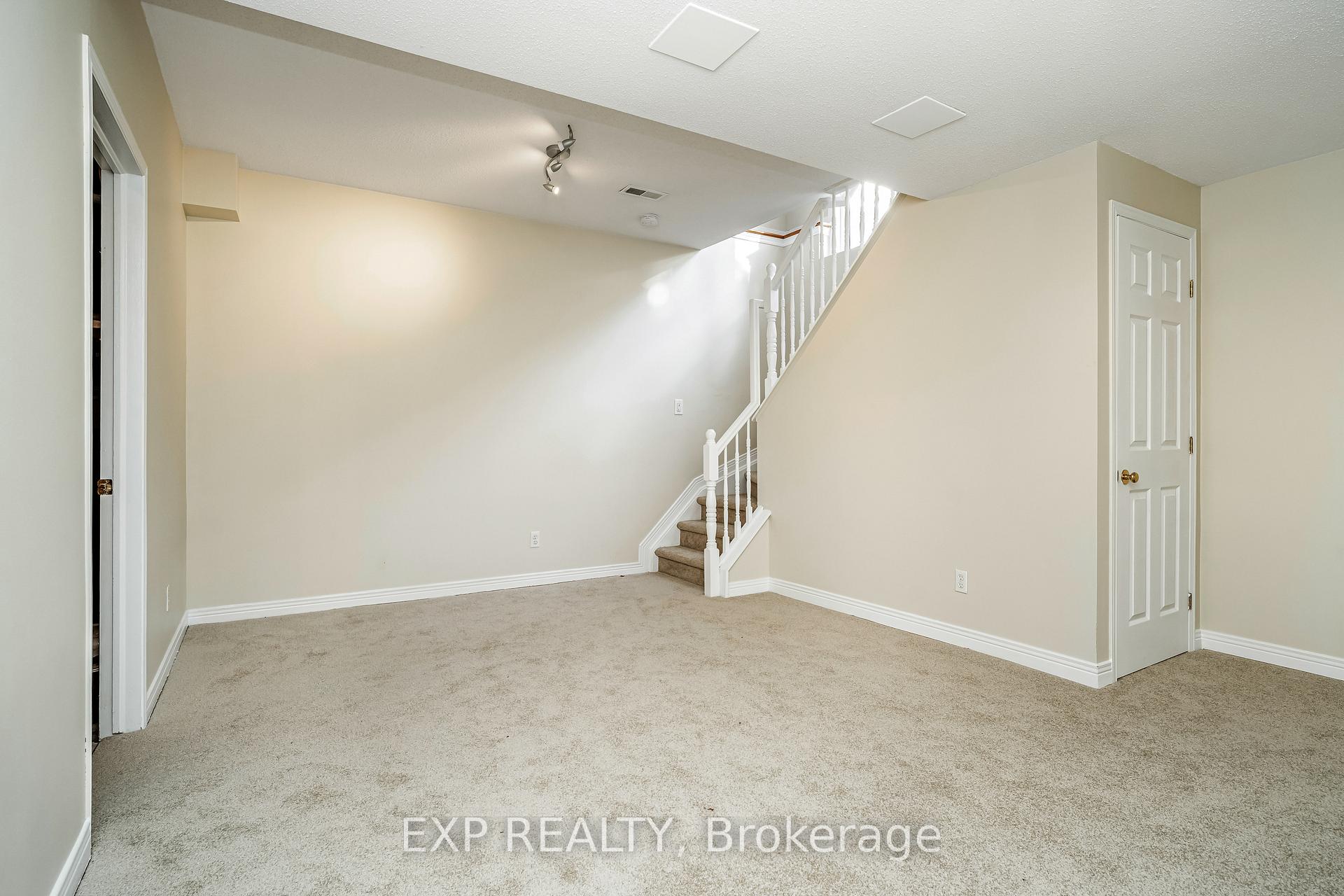 Photo 21 of 114 Corsica Private, Ottawa, Riverview Park — HOMEH