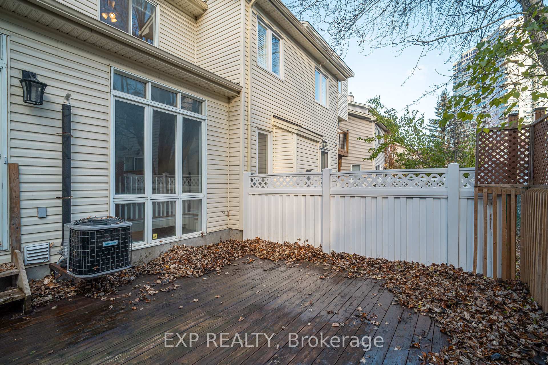 Photo 24 of 114 Corsica Private, Ottawa, Riverview Park — HOMEH