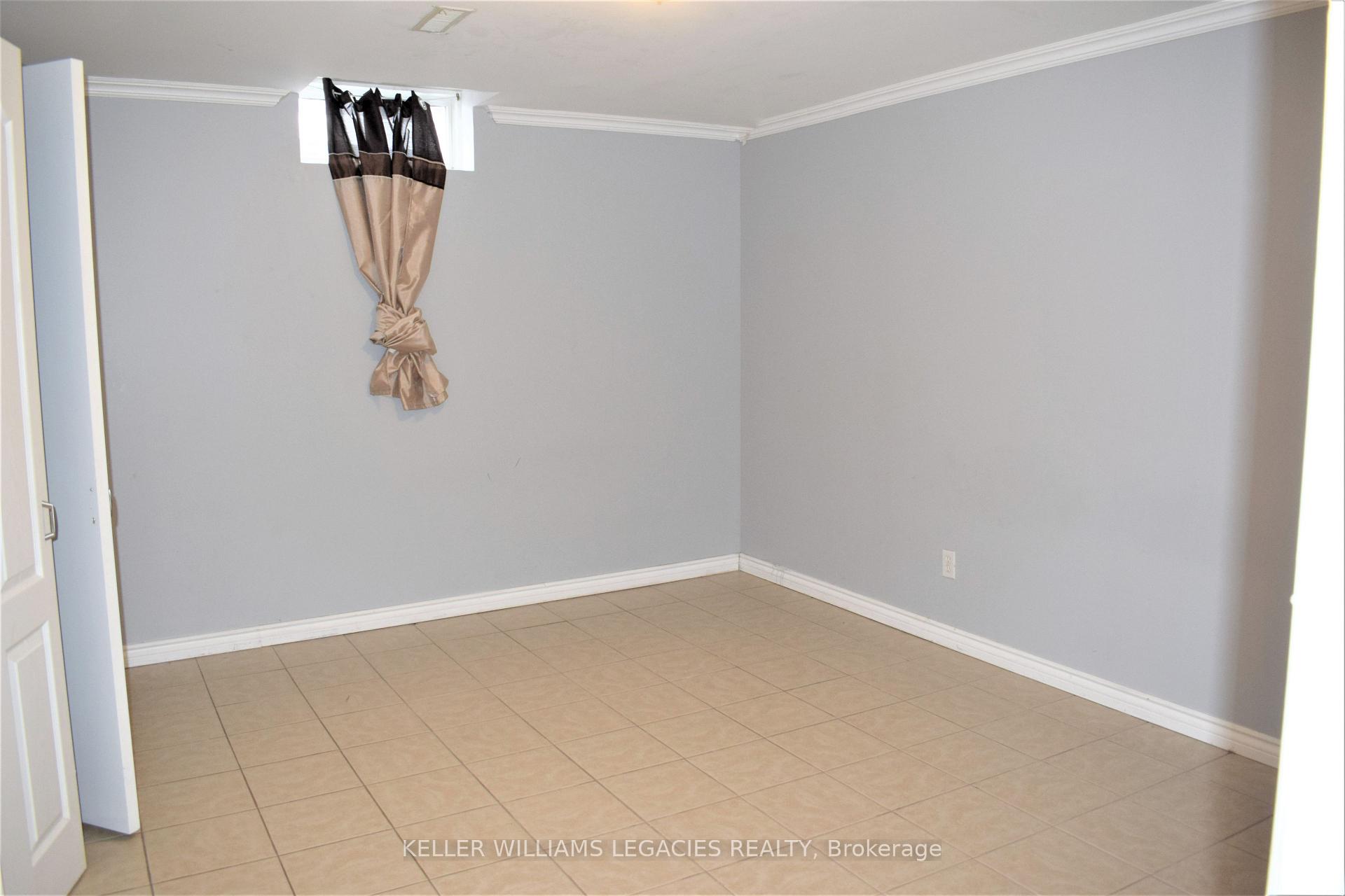 Photo 10 of 54 Equator Crescent, Vaughan, Vellore Village — HOMEH