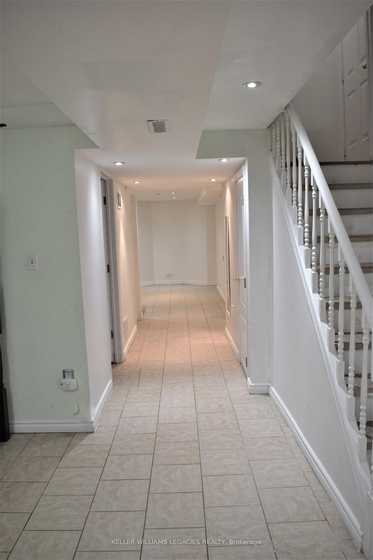 Photo 13 of 54 Equator Crescent, Vaughan, Vellore Village — HOMEH