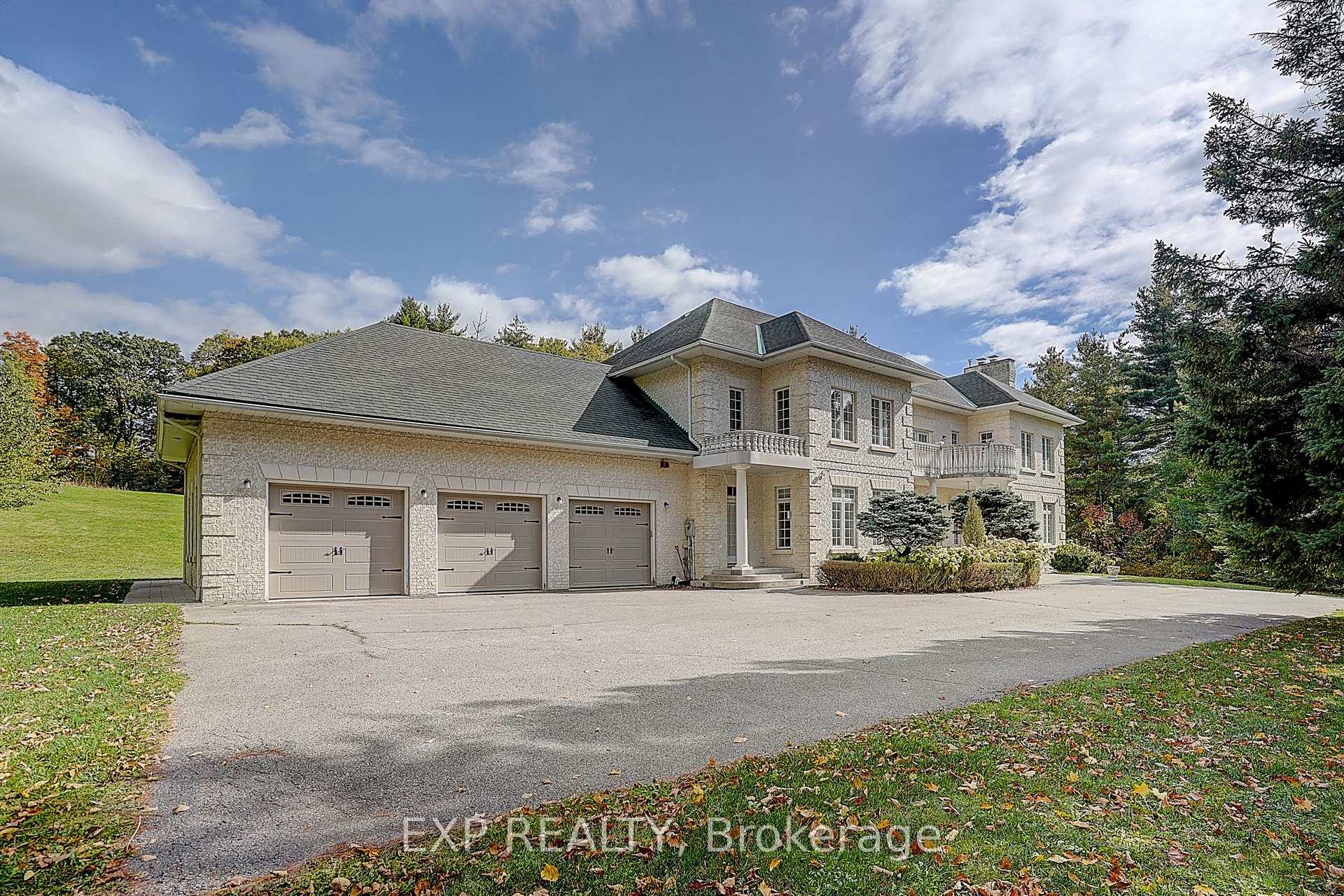 Photo 4 of 77 Silver Fox Place, Vaughan, Rural Vaughan — HOMEH
