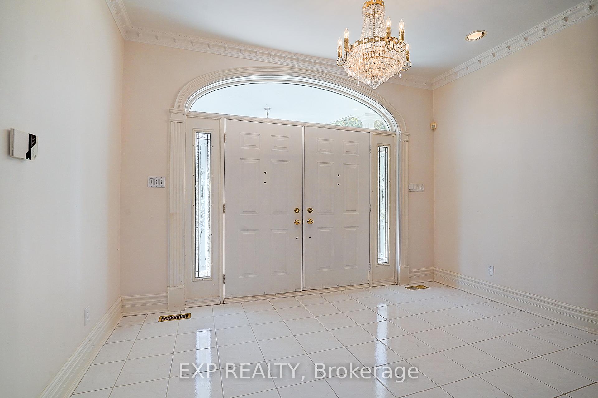 Photo 6 of 77 Silver Fox Place, Vaughan, Rural Vaughan — HOMEH