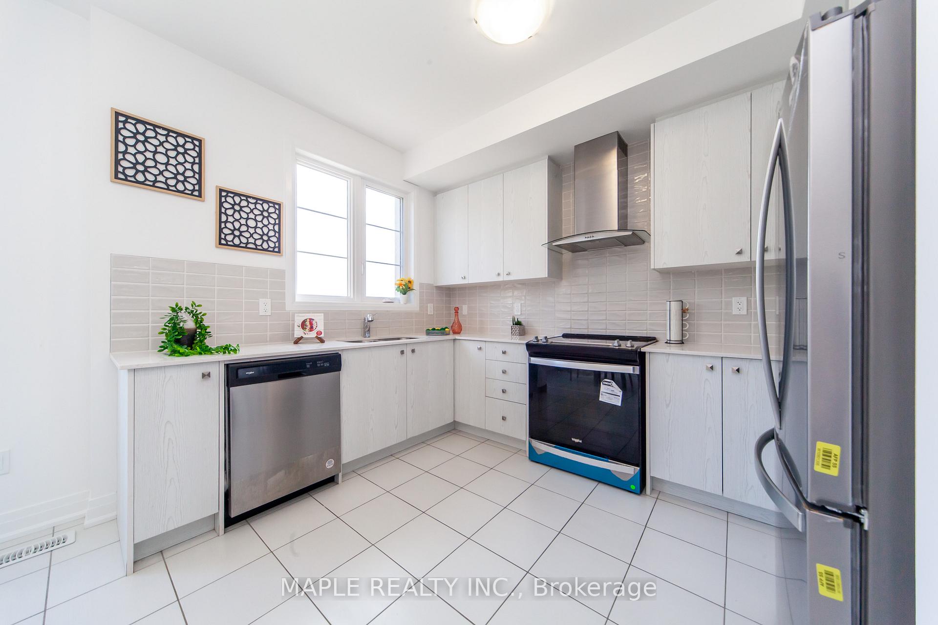 Photo 25 of 70 Waterside Way, Whitby, Port Whitby — HOMEH