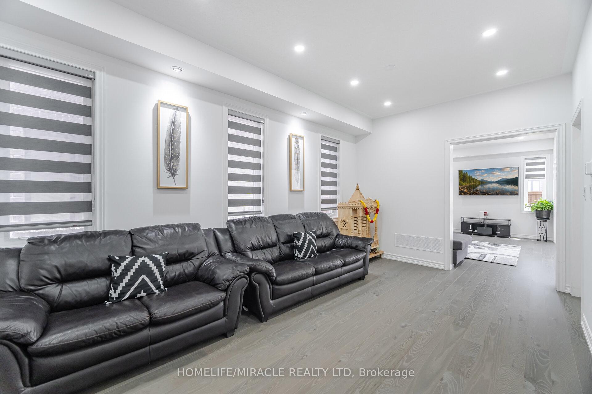 Photo 8 of 33 Closson Drive, Whitby, Rural Whitby — HOMEH