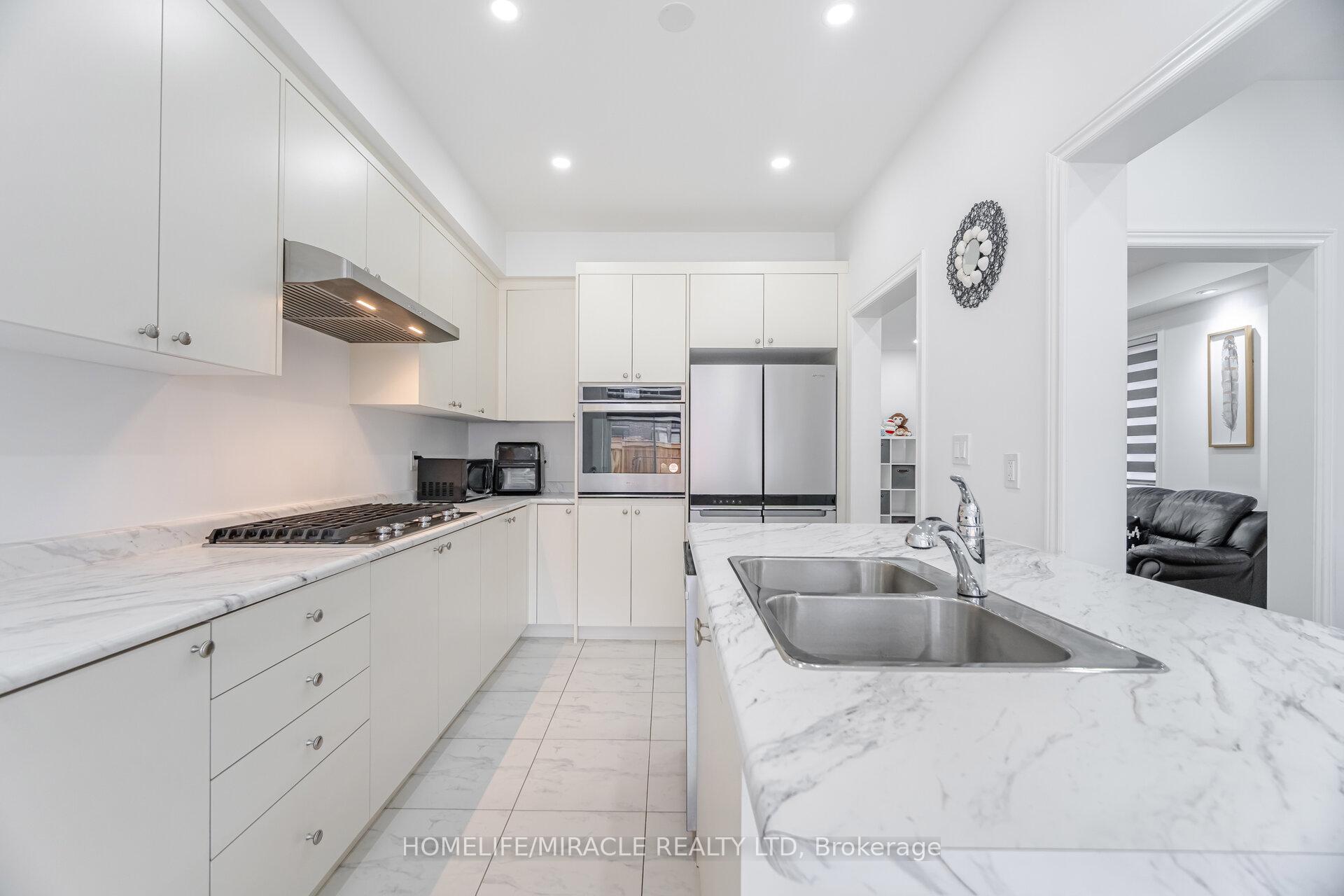 Photo 10 of 33 Closson Drive, Whitby, Rural Whitby — HOMEH