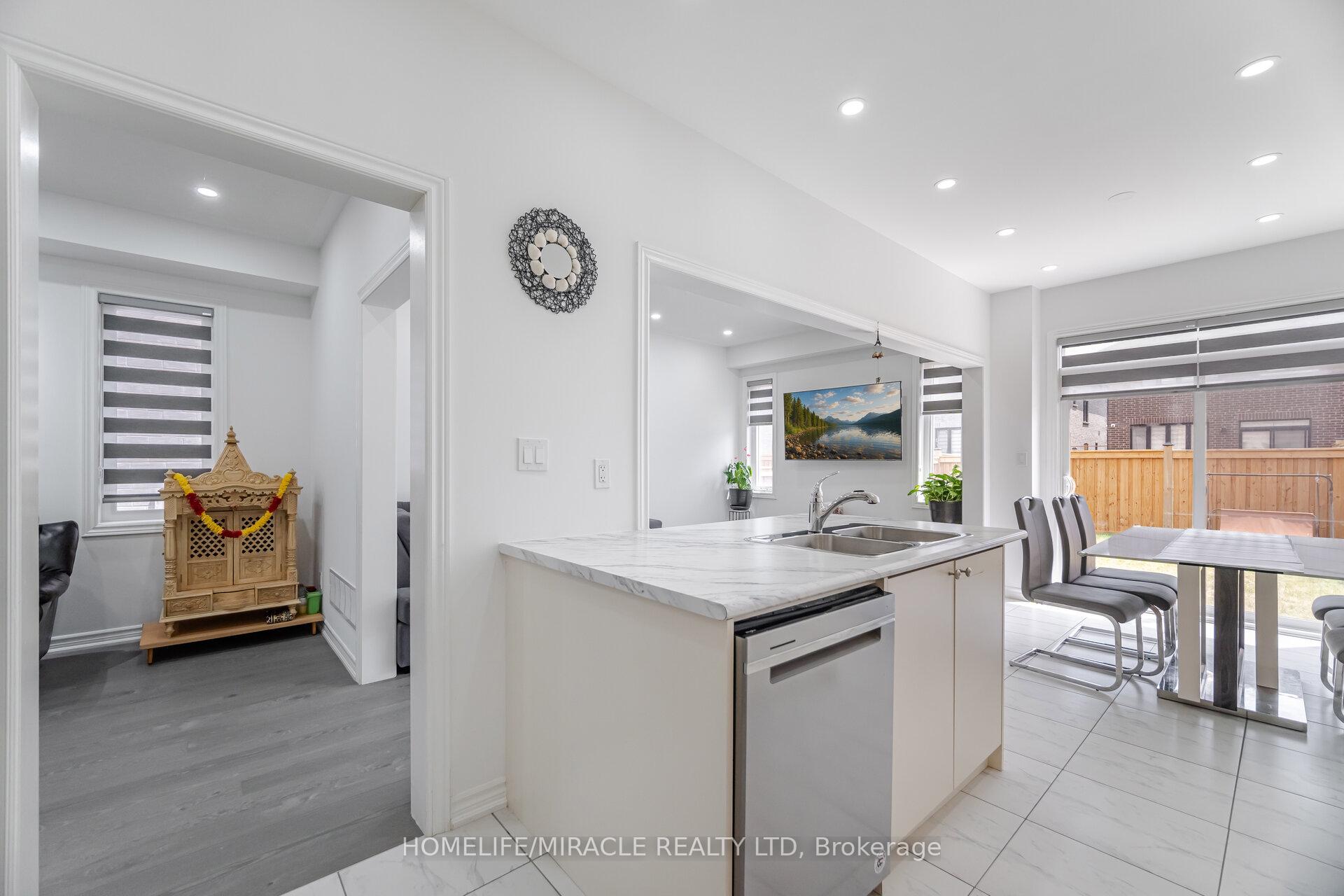 Photo 11 of 33 Closson Drive, Whitby, Rural Whitby — HOMEH