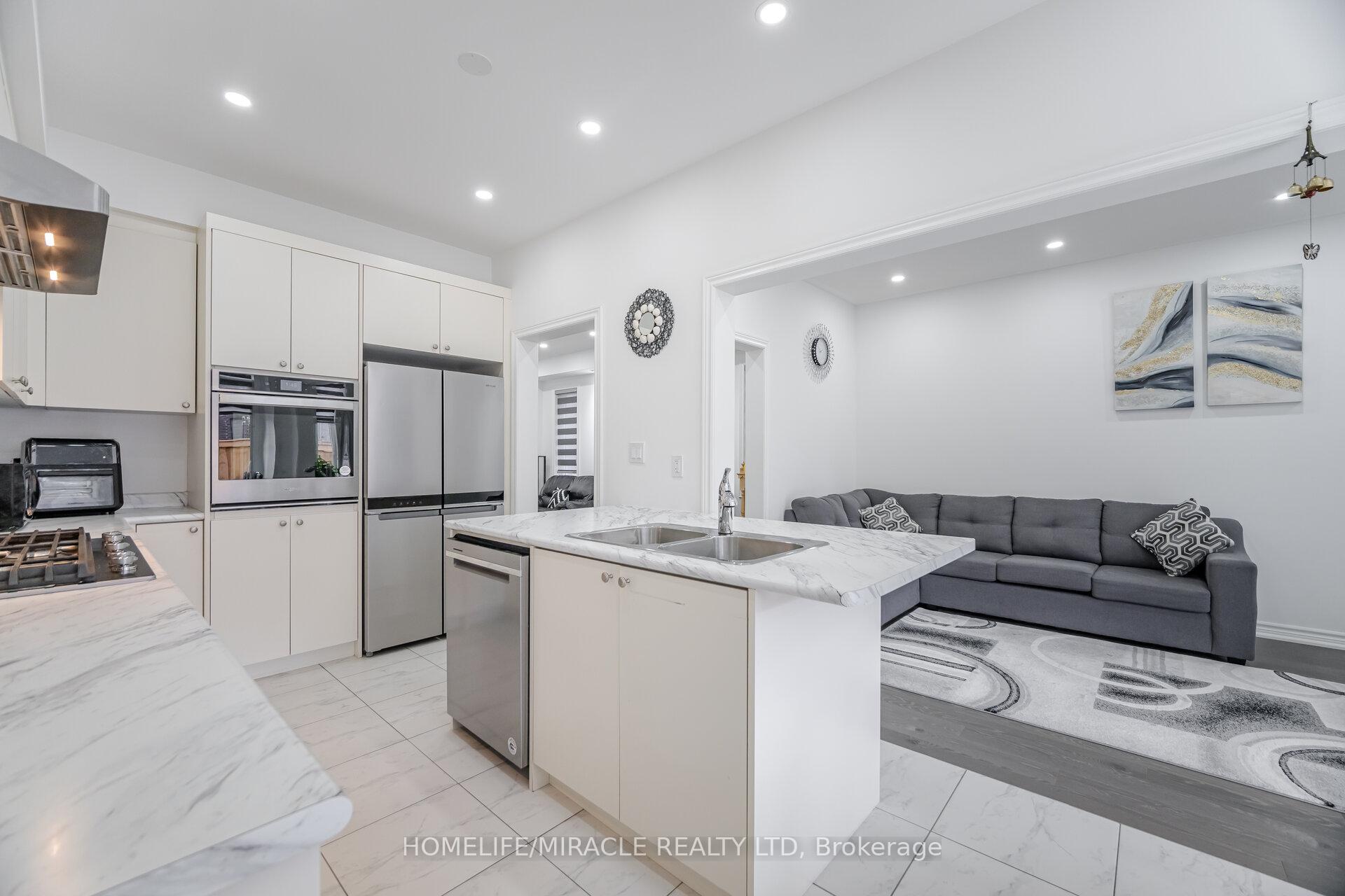 Photo 12 of 33 Closson Drive, Whitby, Rural Whitby — HOMEH