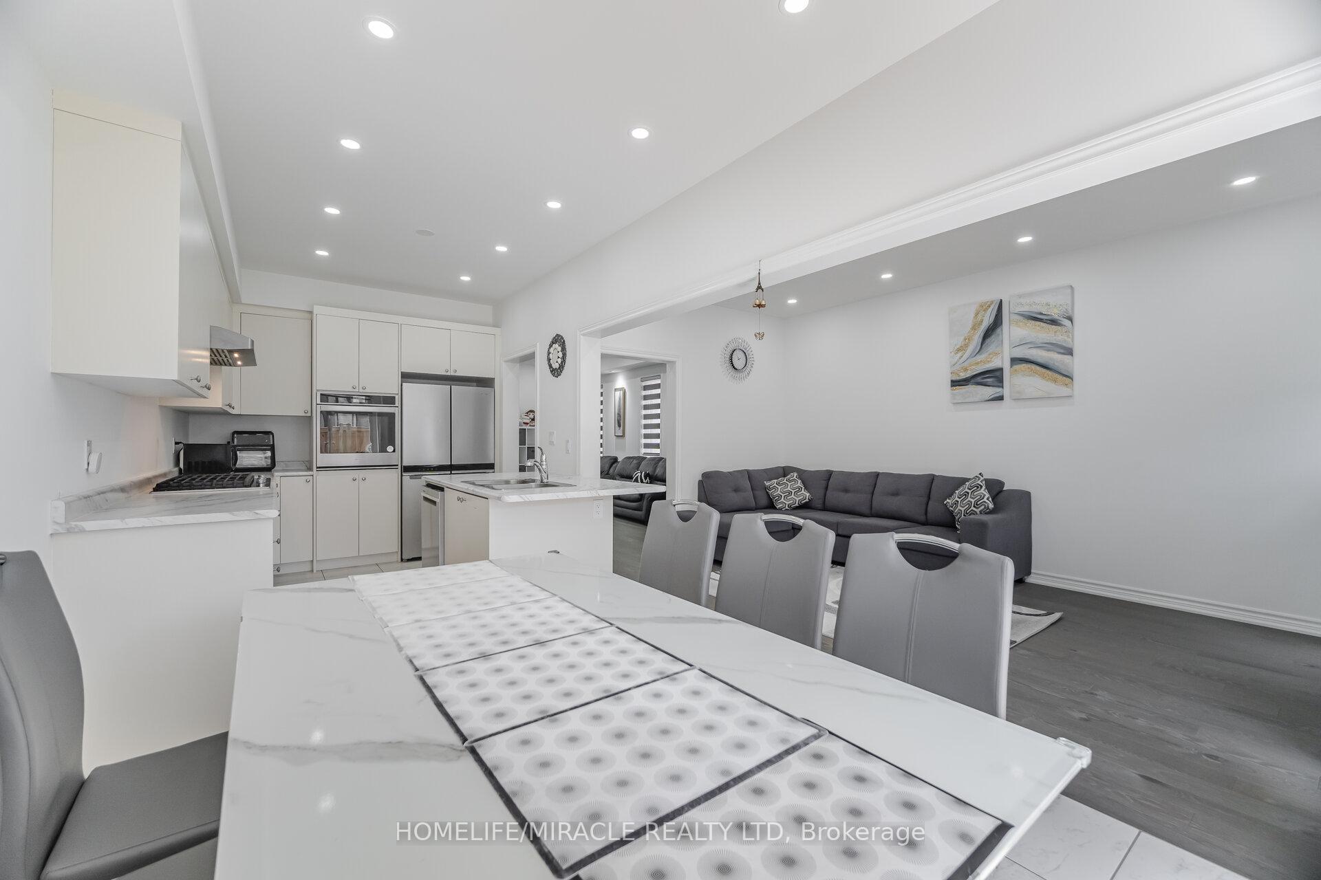 Photo 16 of 33 Closson Drive, Whitby, Rural Whitby — HOMEH
