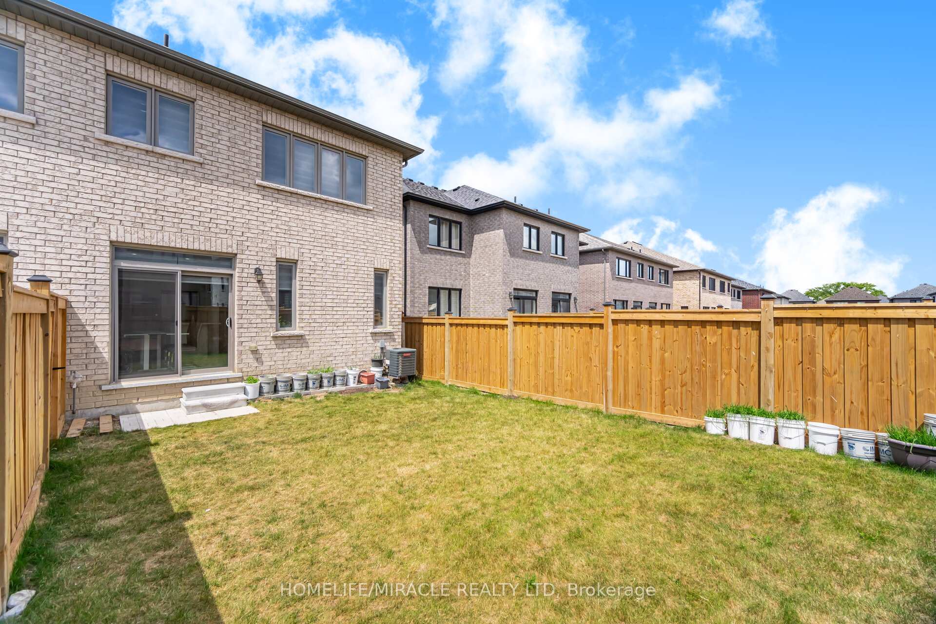 Photo 43 of 33 Closson Drive, Whitby, Rural Whitby — HOMEH