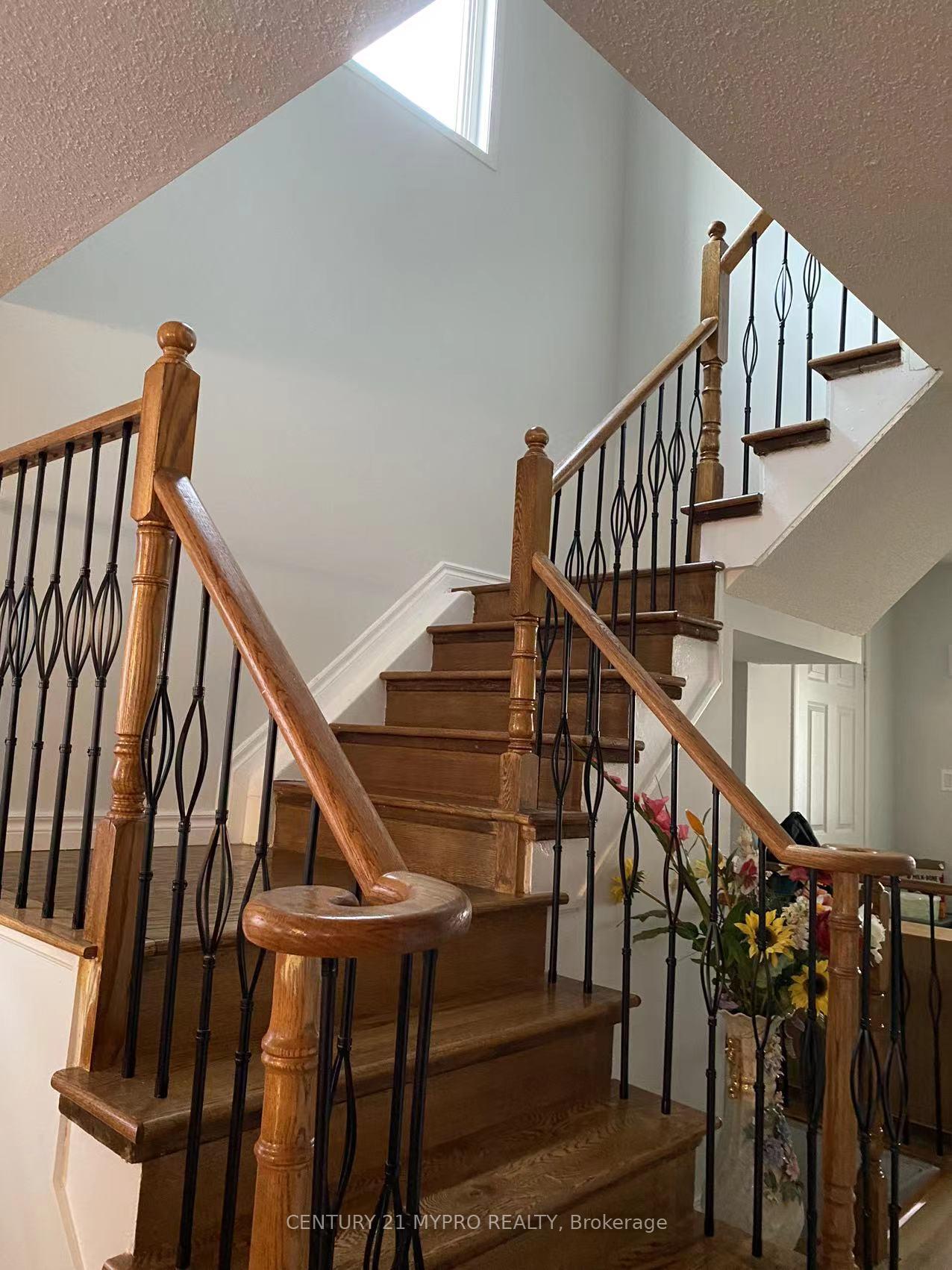 Photo 8 of 54 Gabrielle Crescent, Whitby, Rolling Acres — HOMEH