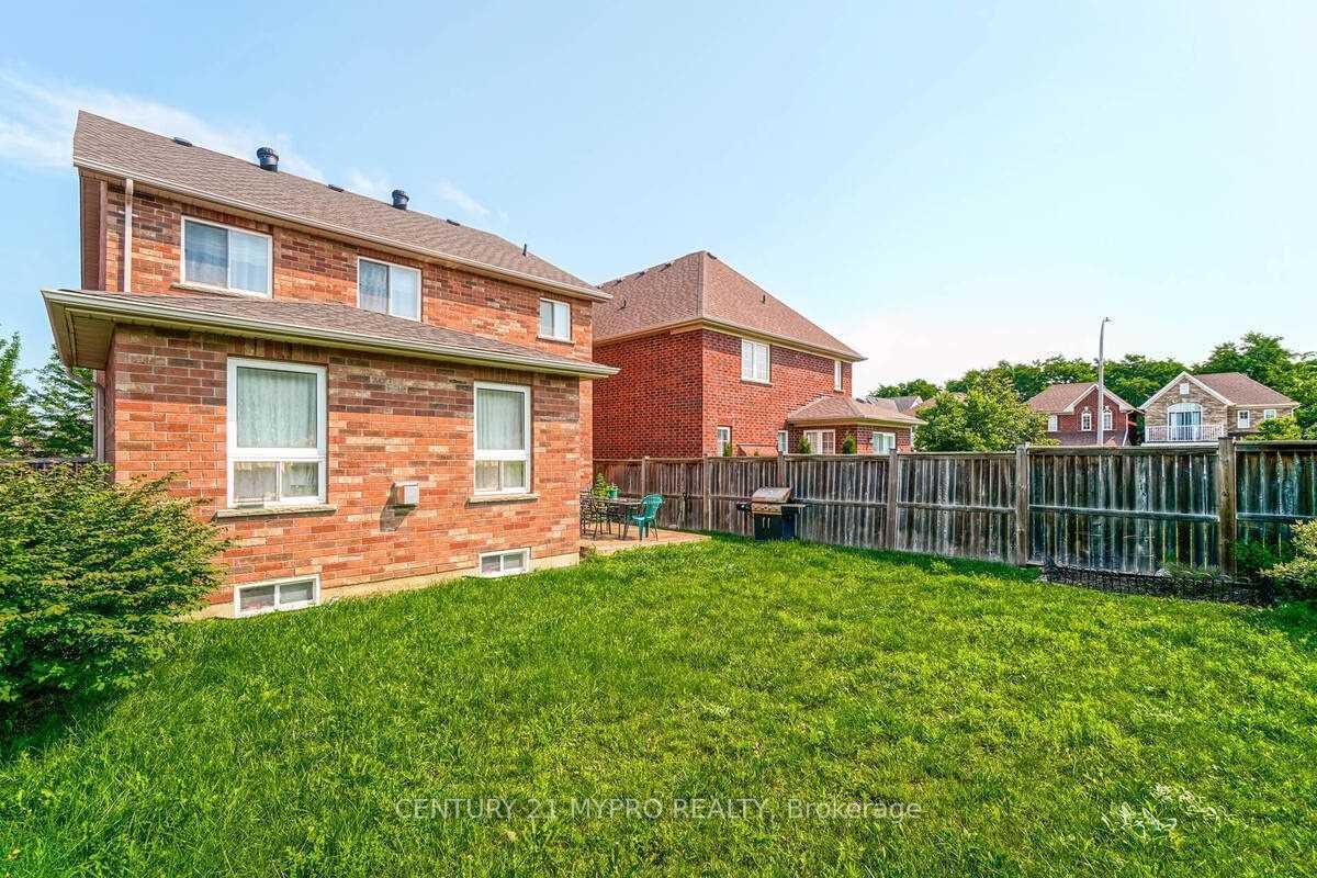 Photo 18 of 54 Gabrielle Crescent, Whitby, Rolling Acres — HOMEH