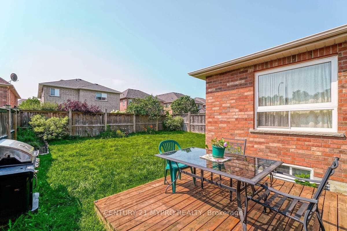 Photo 19 of 54 Gabrielle Crescent, Whitby, Rolling Acres — HOMEH