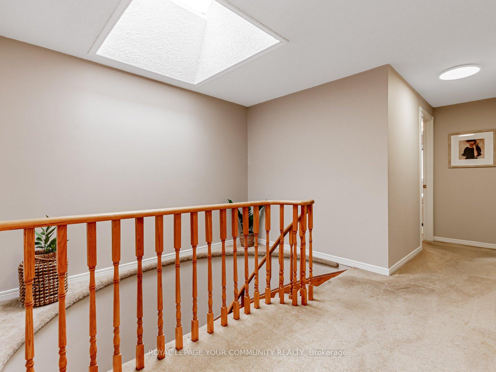 Photo 2 of 46 Peter Andrew Crescent, Vaughan, Brownridge — HOMEH