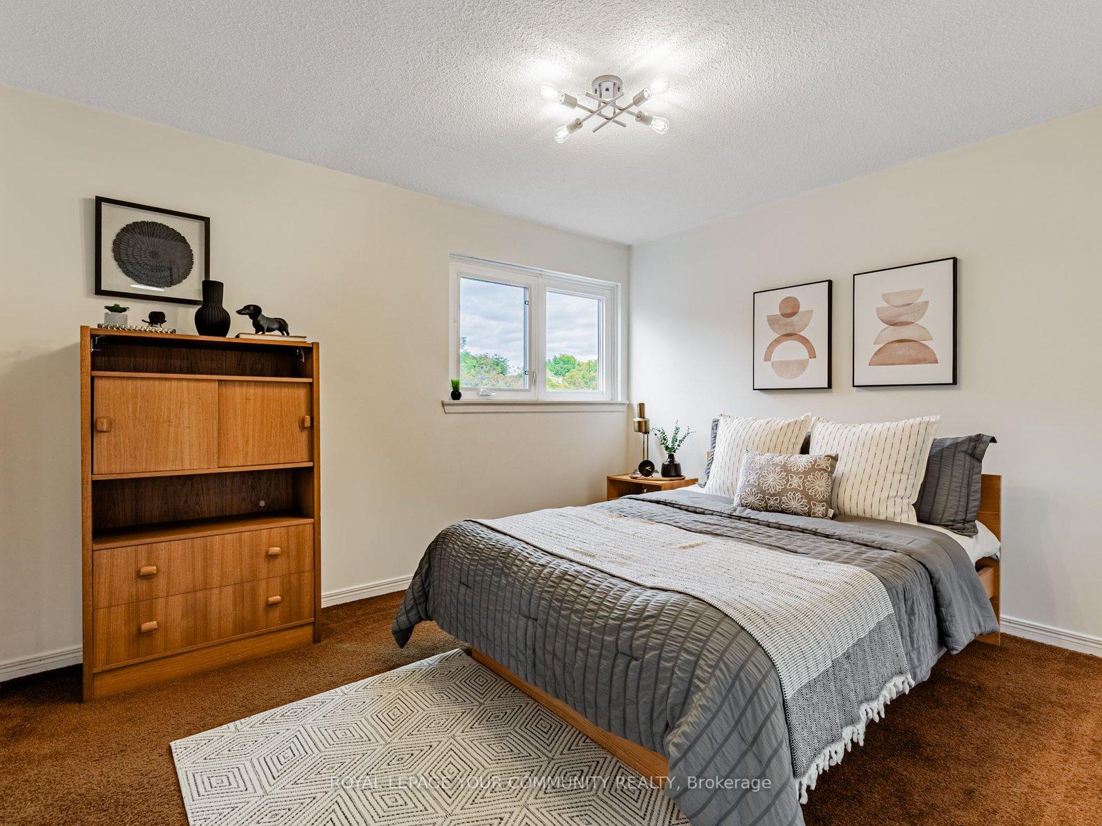 Photo 3 of 46 Peter Andrew Crescent, Vaughan, Brownridge — HOMEH