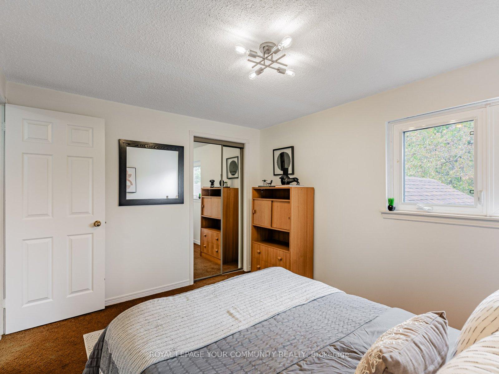 Photo 4 of 46 Peter Andrew Crescent, Vaughan, Brownridge — HOMEH