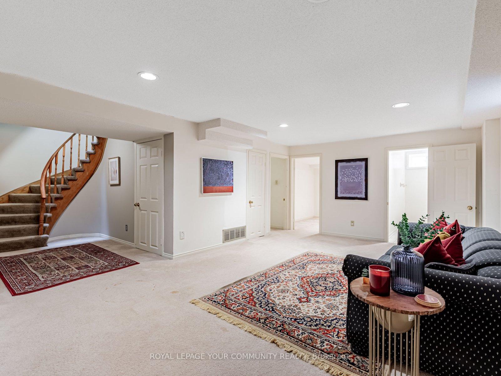 Photo 16 of 46 Peter Andrew Crescent, Vaughan, Brownridge — HOMEH
