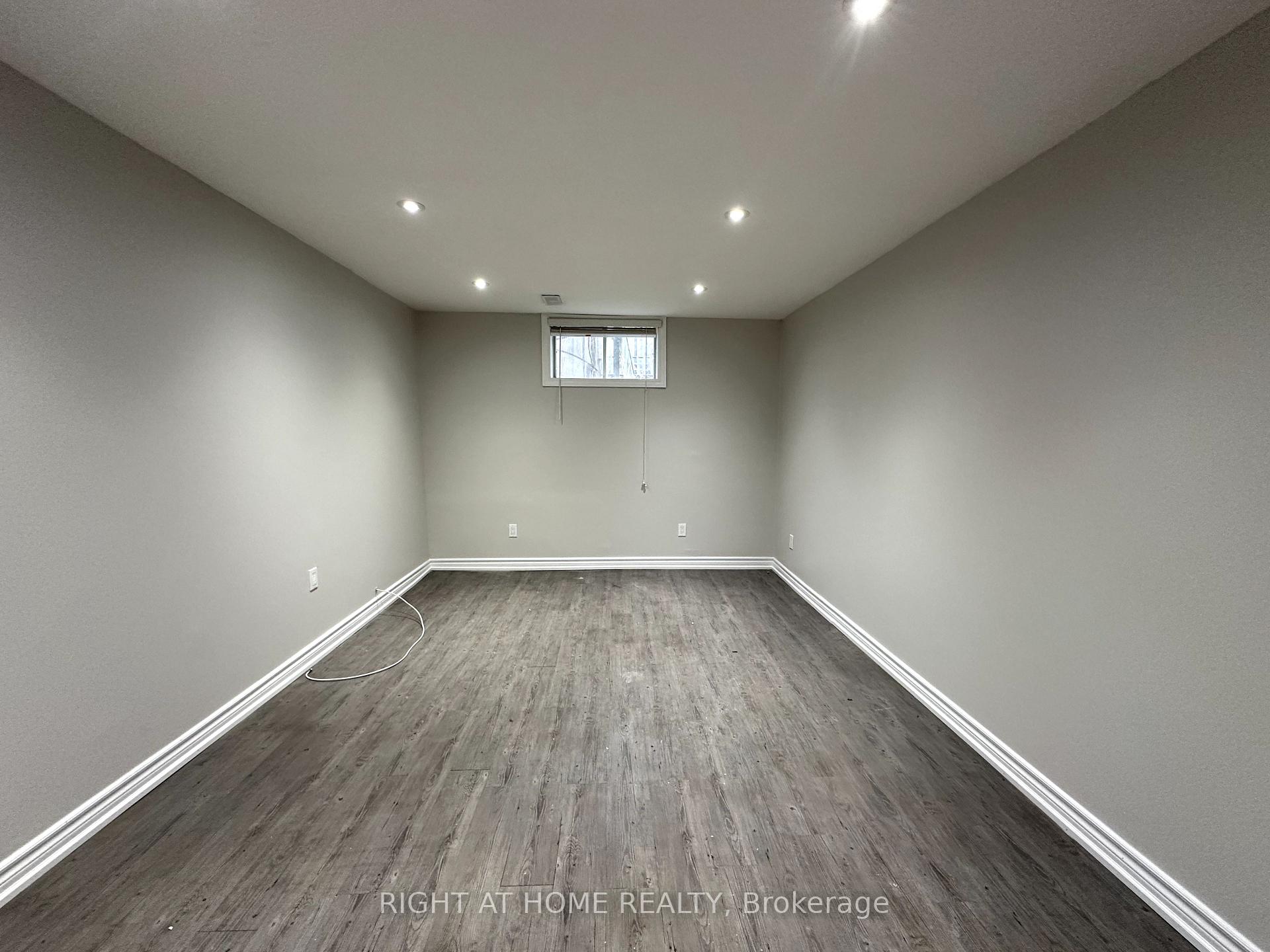 Photo 4 of 355 Dovedale Drive, Whitby, Downtown Whitby — HOMEH