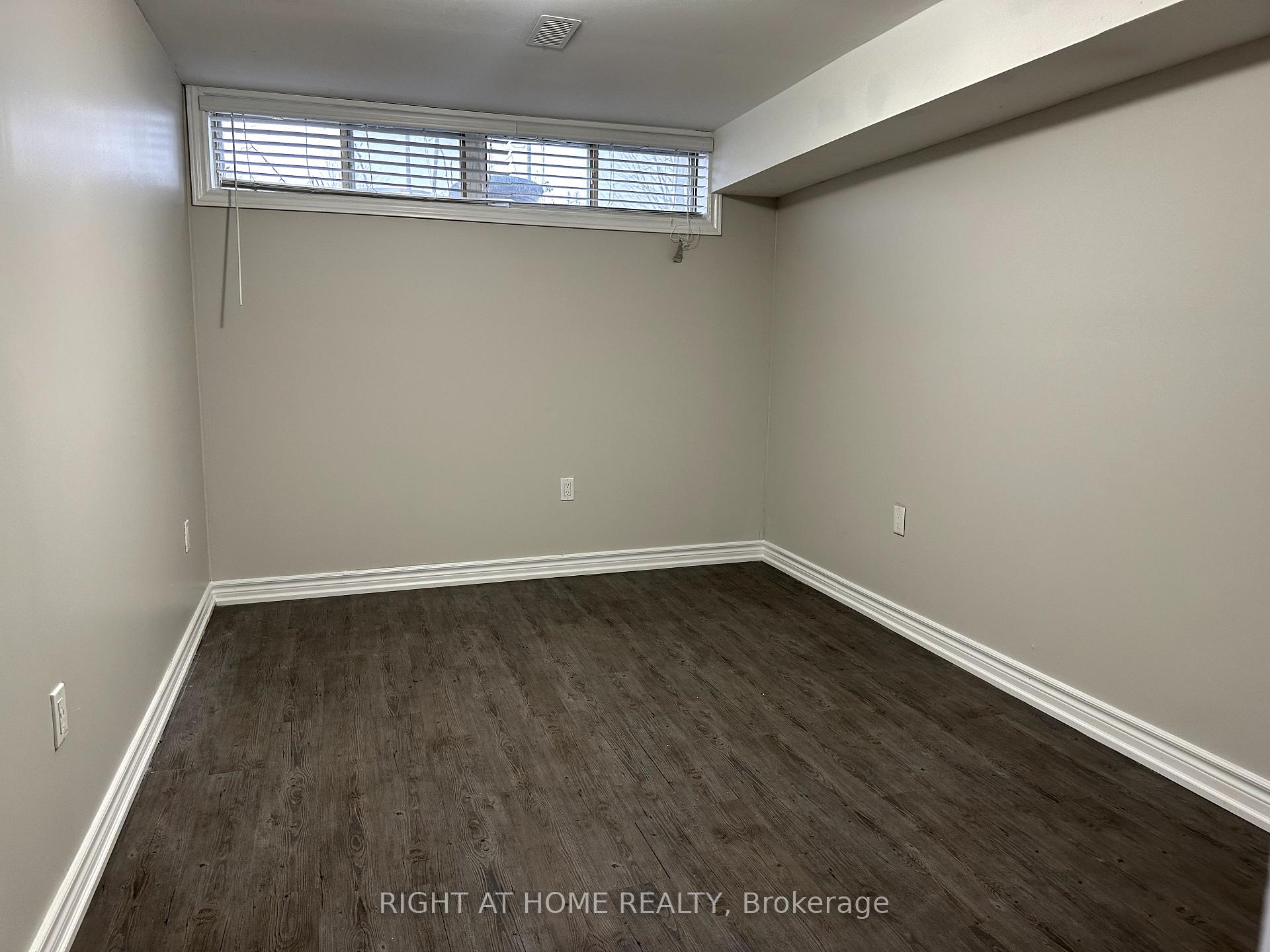 Photo 5 of 355 Dovedale Drive, Whitby, Downtown Whitby — HOMEH