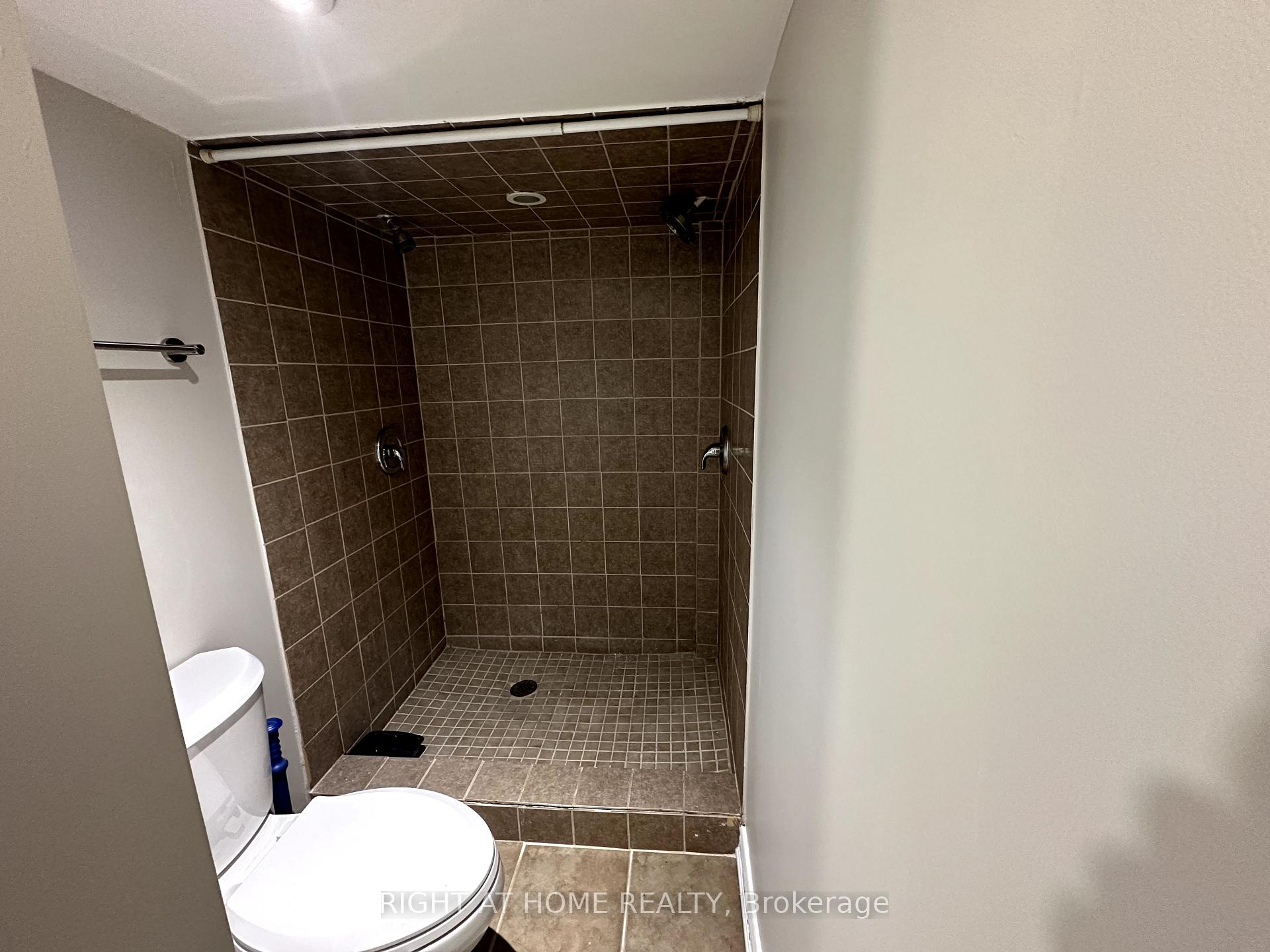Photo 8 of 355 Dovedale Drive, Whitby, Downtown Whitby — HOMEH