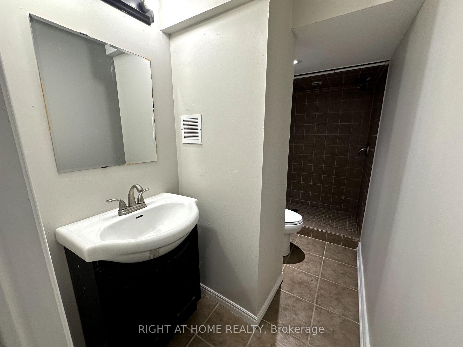 Photo 9 of 355 Dovedale Drive, Whitby, Downtown Whitby — HOMEH