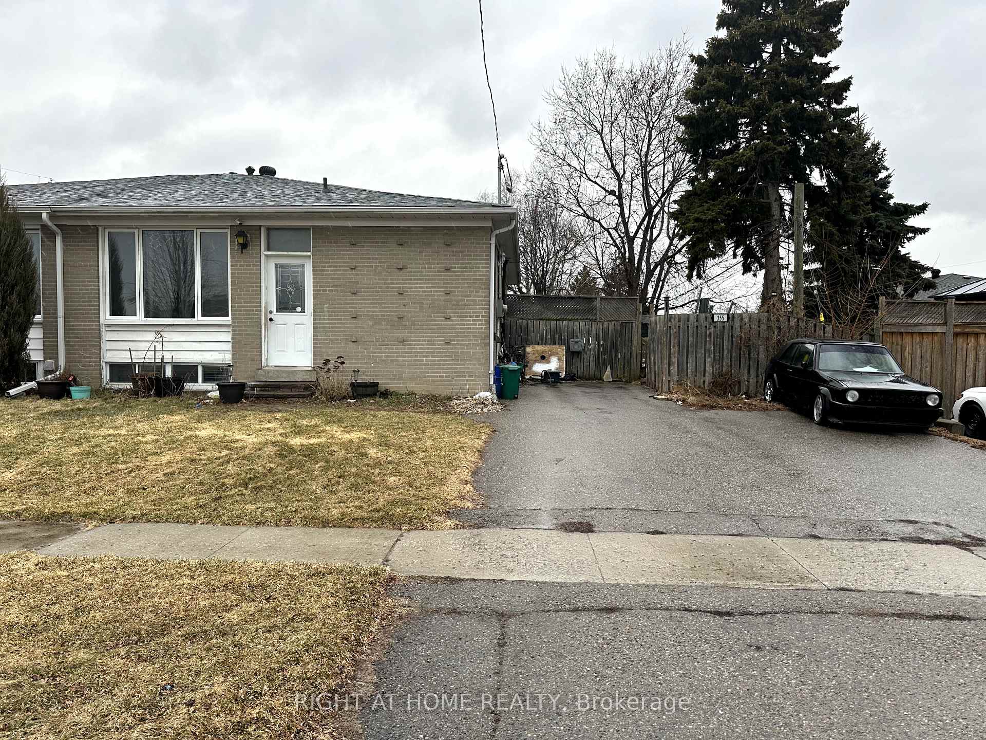 Photo 10 of 355 Dovedale Drive, Whitby, Downtown Whitby — HOMEH