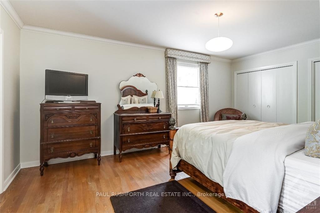 Photo 4 of 224 Crocus Avenue, Ottawa, Applewood Acres — HOMEH