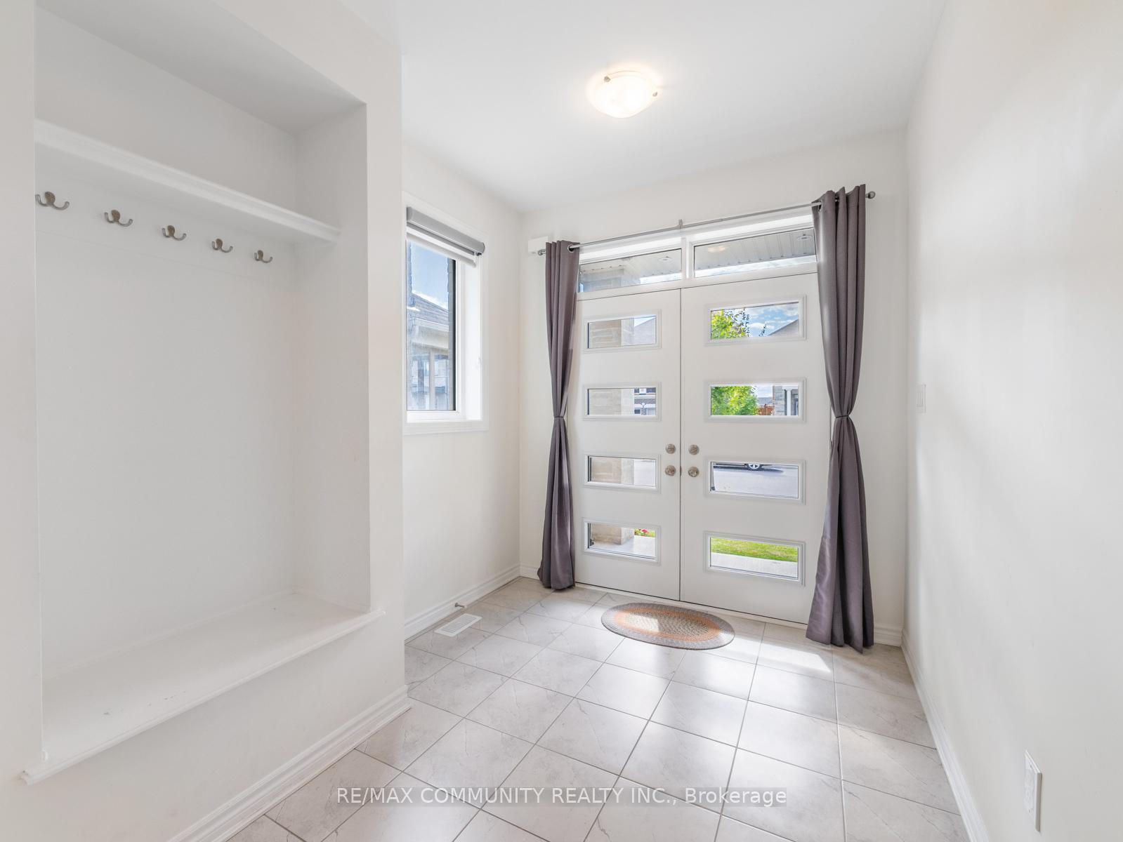 Photo 5 of 80 Barkerville Drive, Whitby, Lynde Creek — HOMEH
