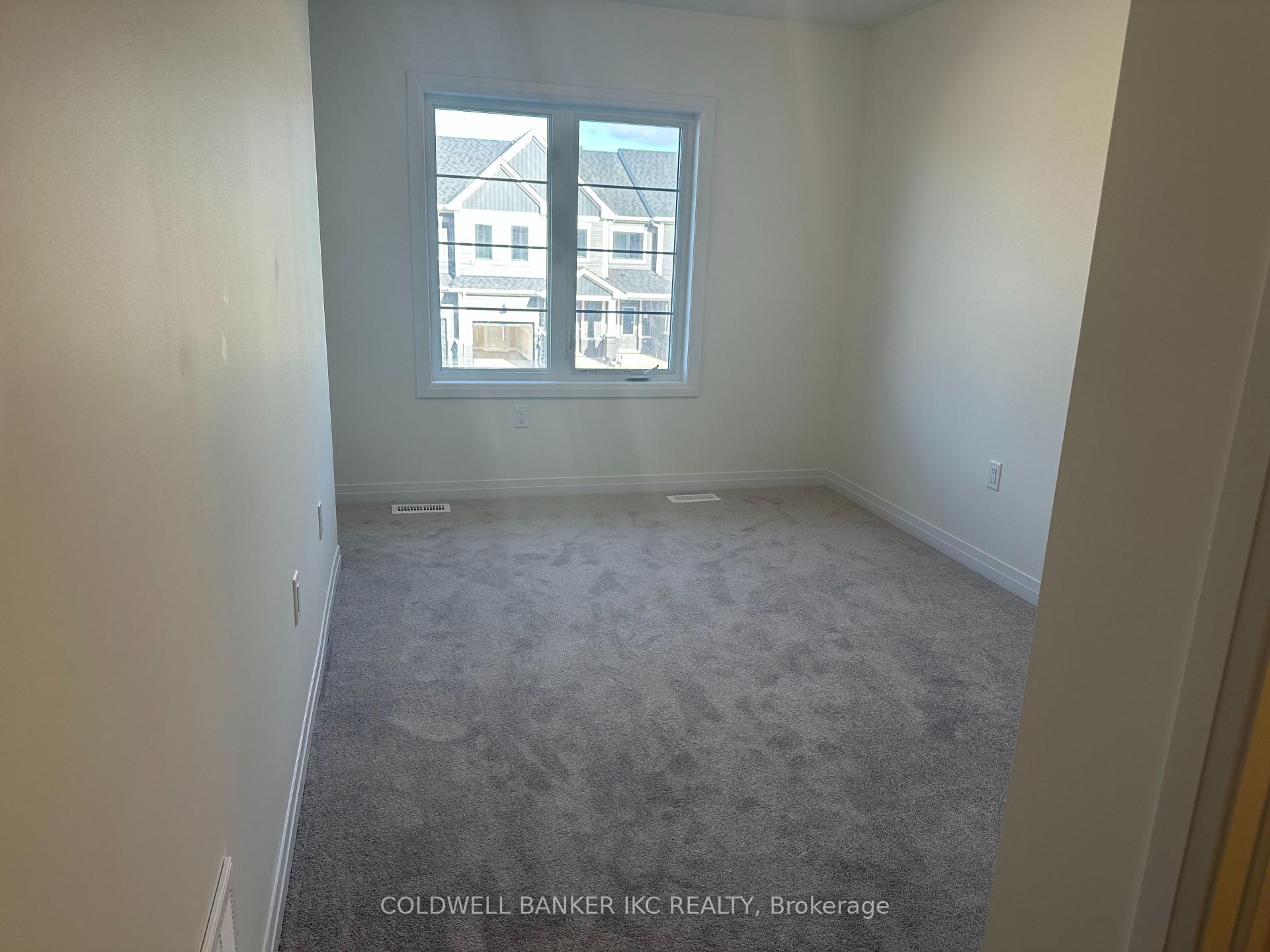 Photo 3 of 101 Masters Street, Welland, Dain City — HOMEH