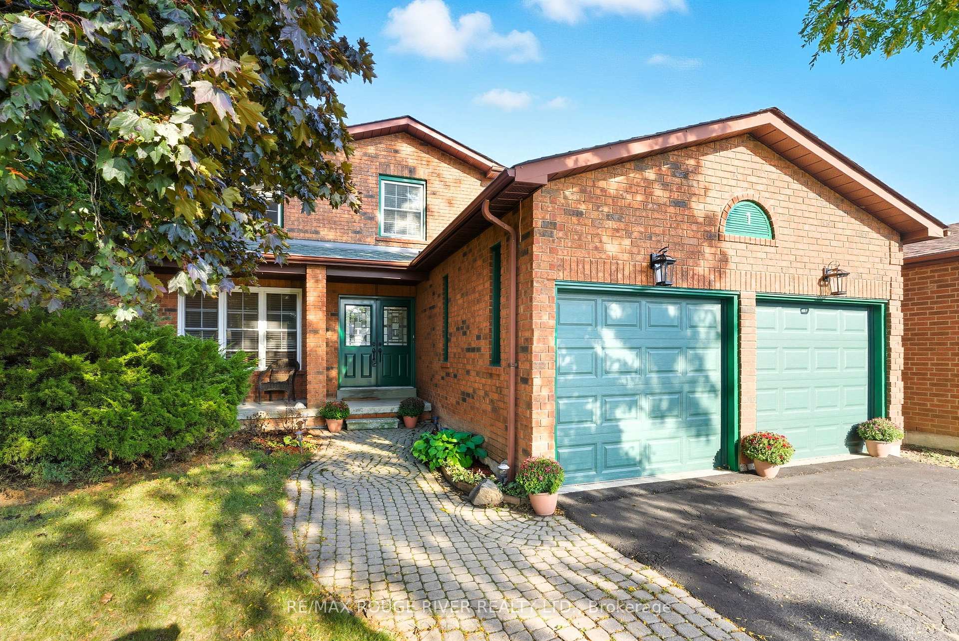 Photo 2 of 1 Broughton Court, Whitby, Pringle Creek — HOMEH
