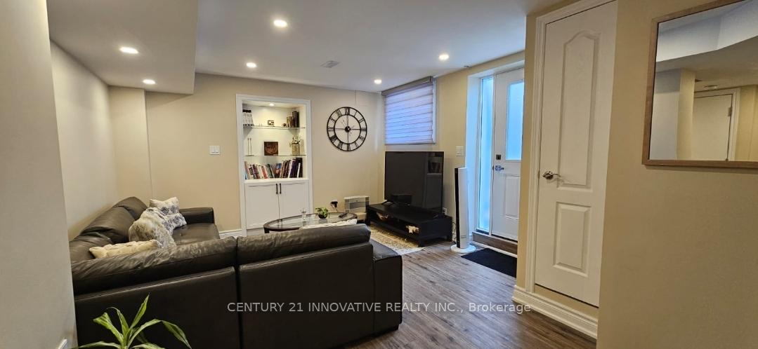 Photo 1 of 19 Darren Avenue, Whitby, Rolling Acres — HOMEH