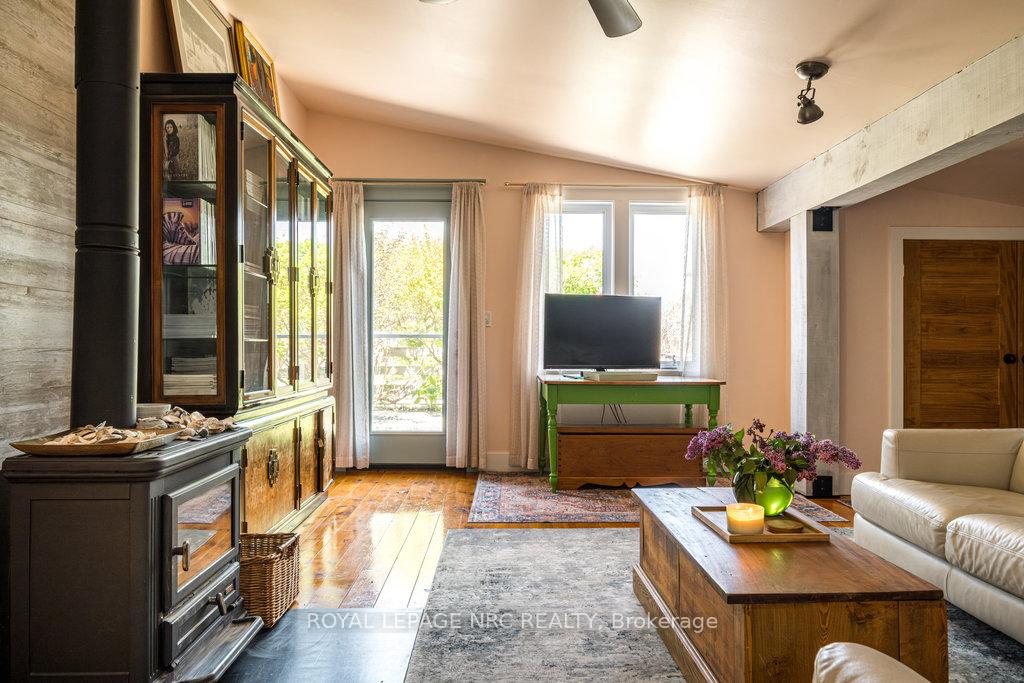 Photo 8 of 998 Ridge Road, Welland, Cooks Mills — HOMEH