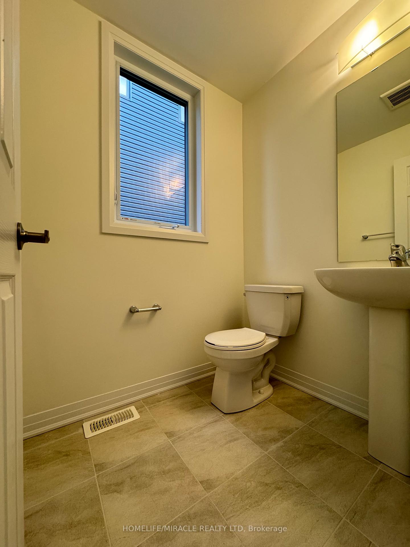 Photo 6 of 224 Port Crescent, Welland, Dain City — HOMEH